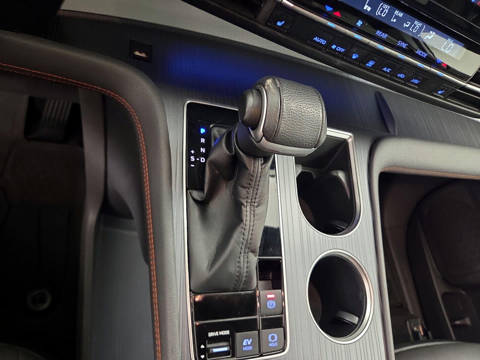 2022 Toyota Sienna XSE - Photo 19