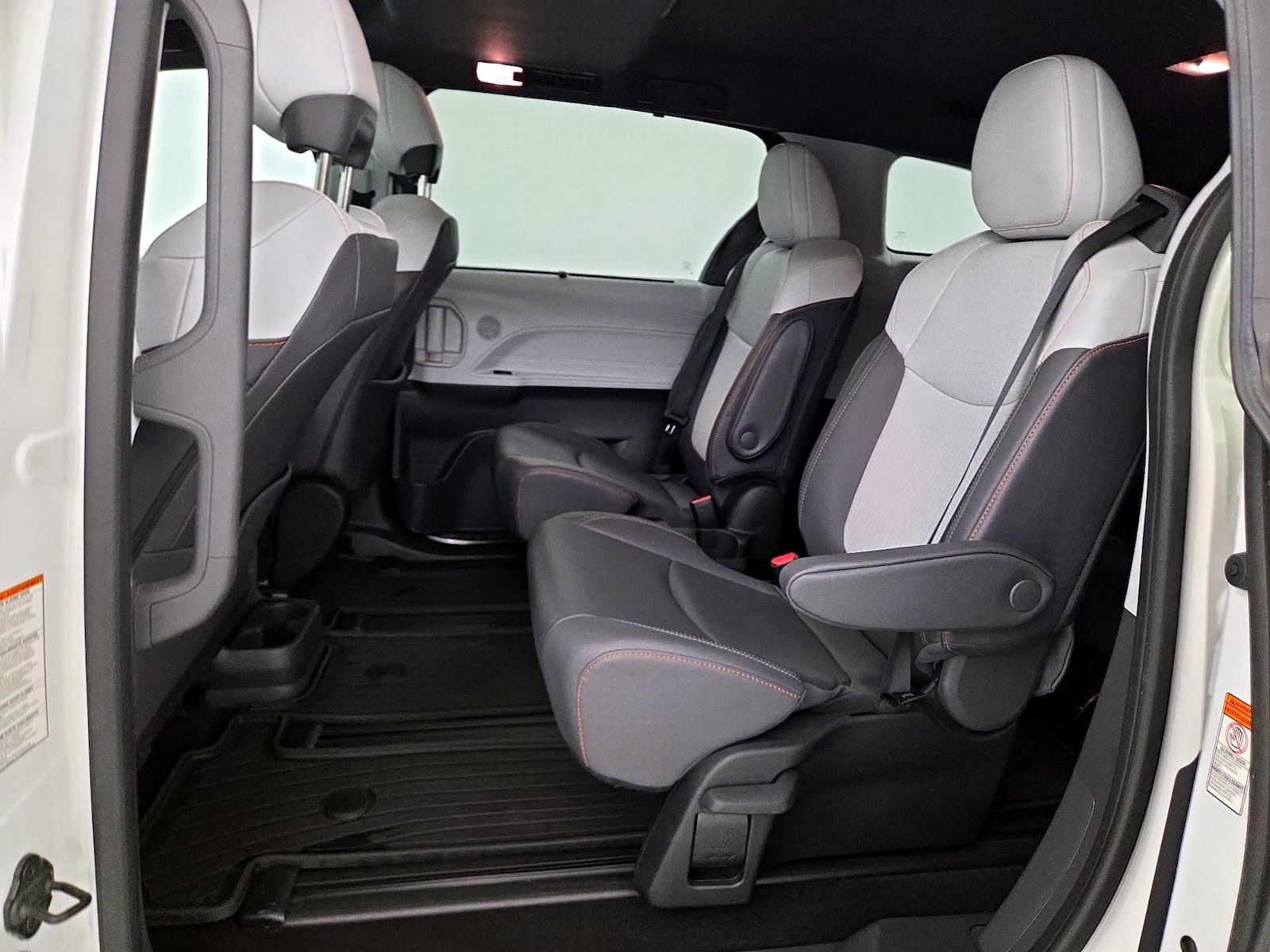 2022 Toyota Sienna XSE - Photo 22