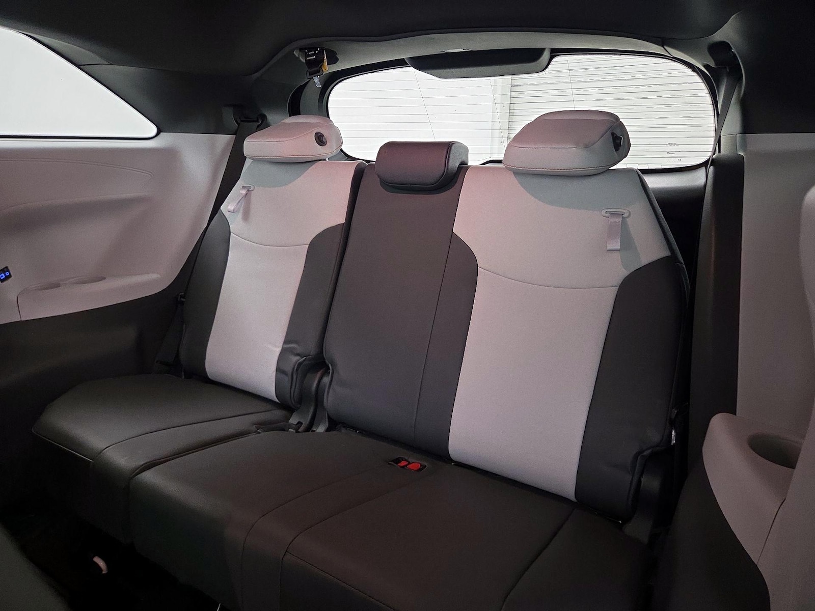 2022 Toyota Sienna XSE - Photo 23