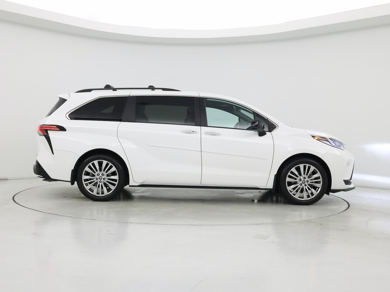 2022 Toyota Sienna XSE - Photo 8