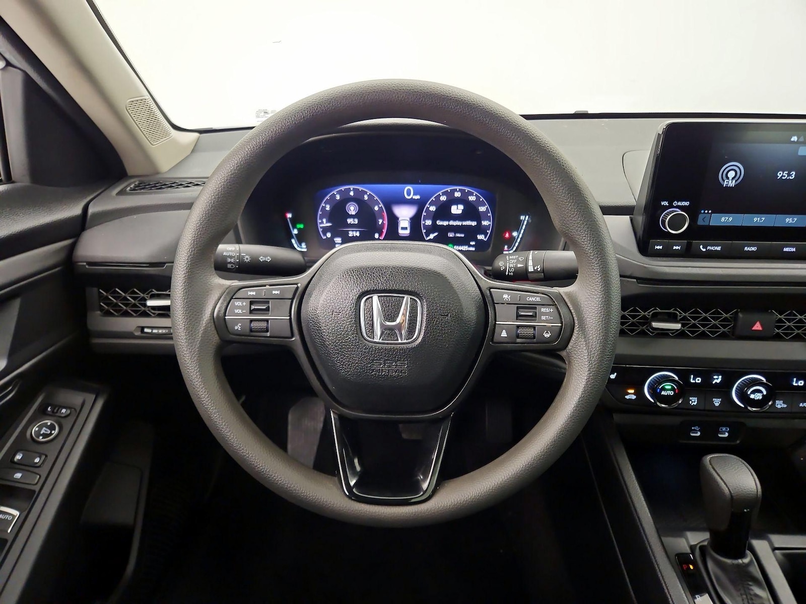 2025 Honda Accord SE - Photo 11
