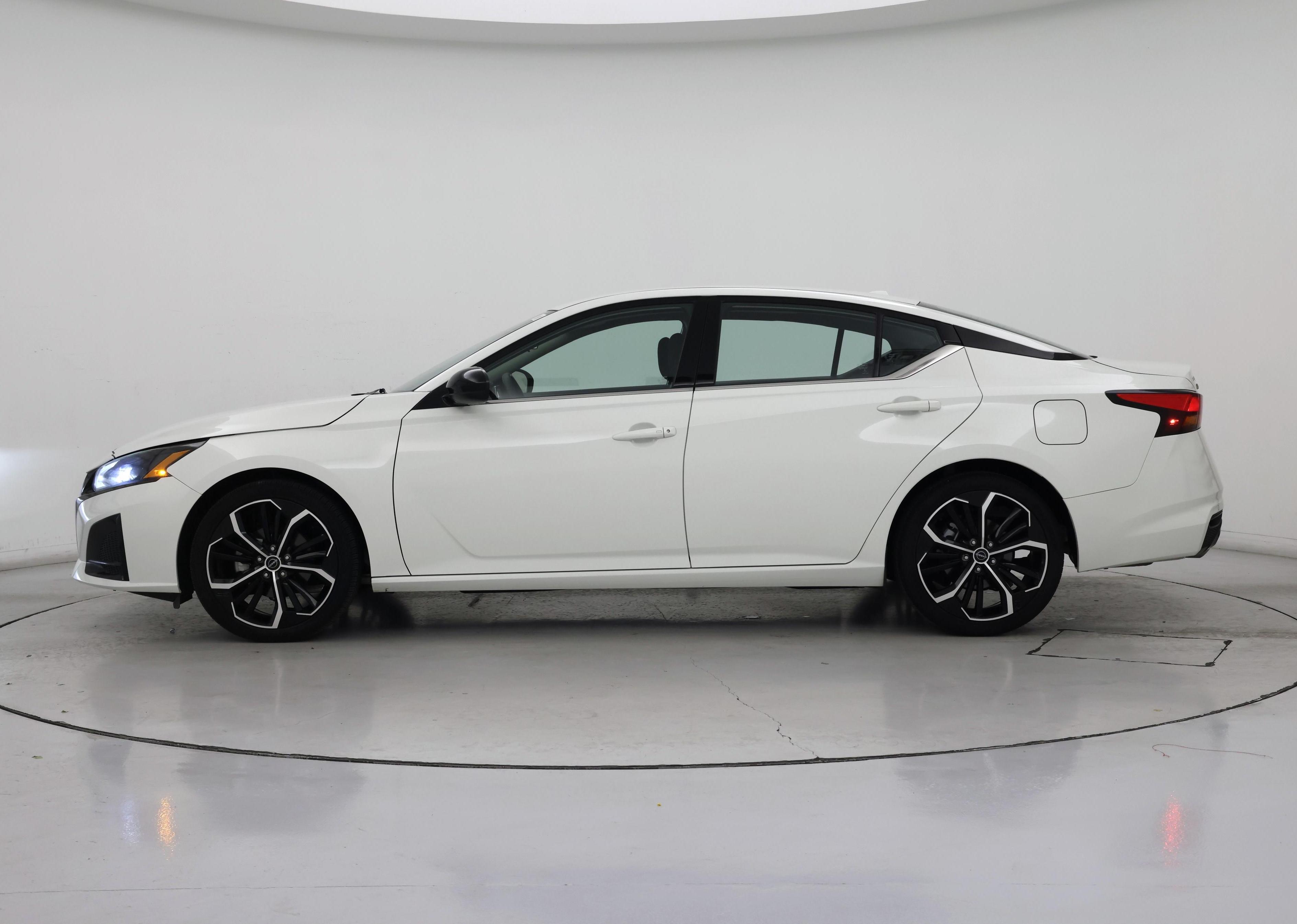 Thumbnail: 2023 Nissan Altima - 3