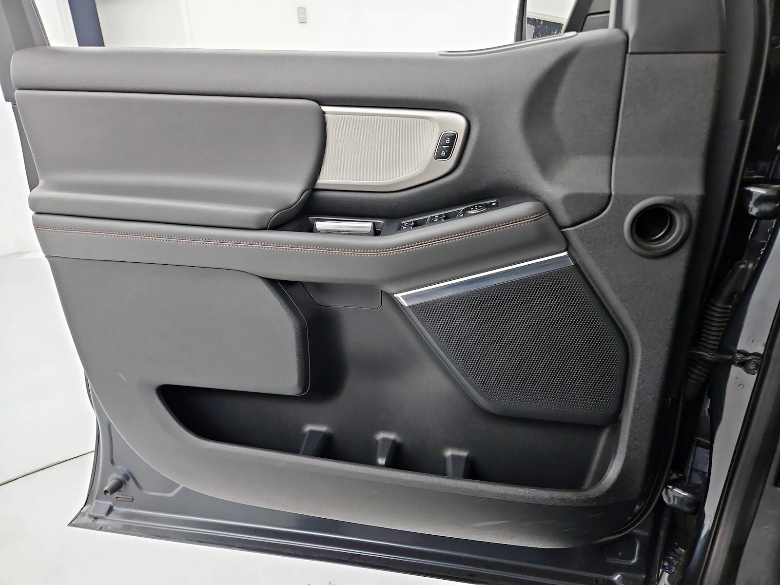 2025 Ford Expedition Active - Photo 13
