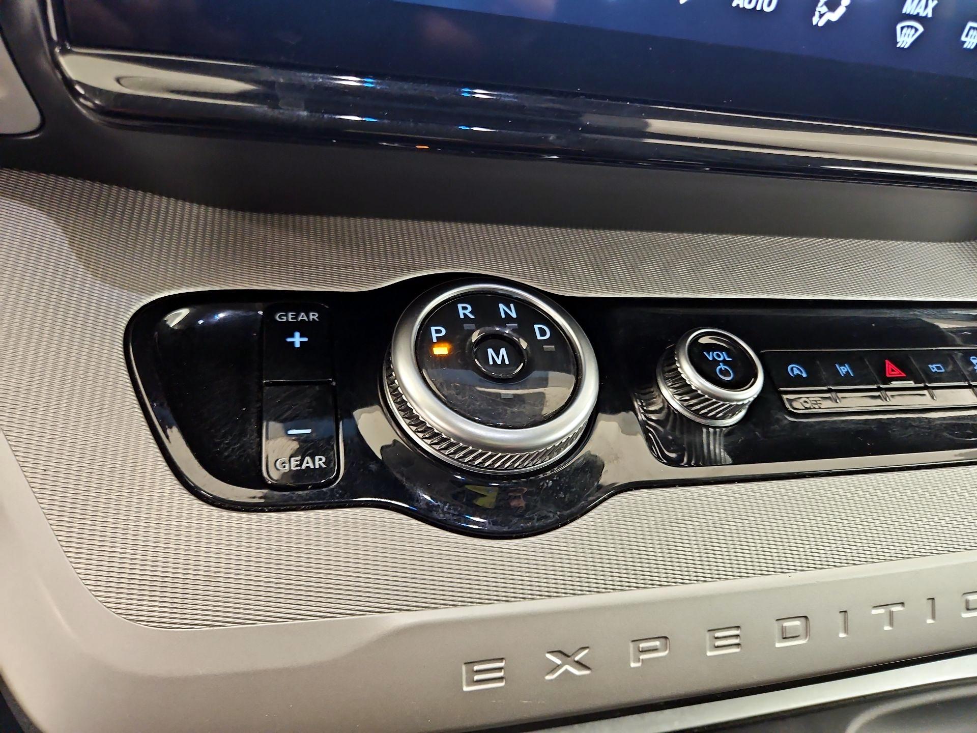 Thumbnail: 2025 Ford Expedition MAX - 15