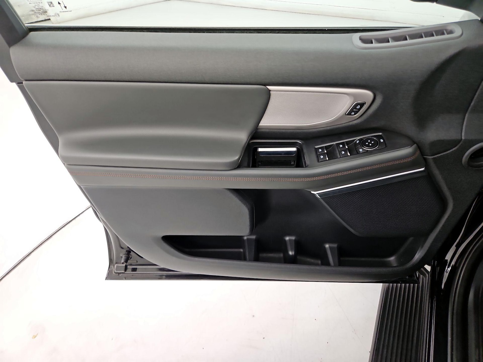 2025 Ford Expedition Active - Photo 13