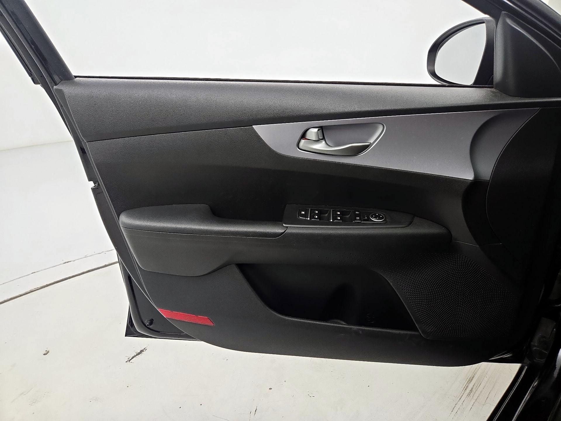 Thumbnail: 2022 Kia Forte - 12