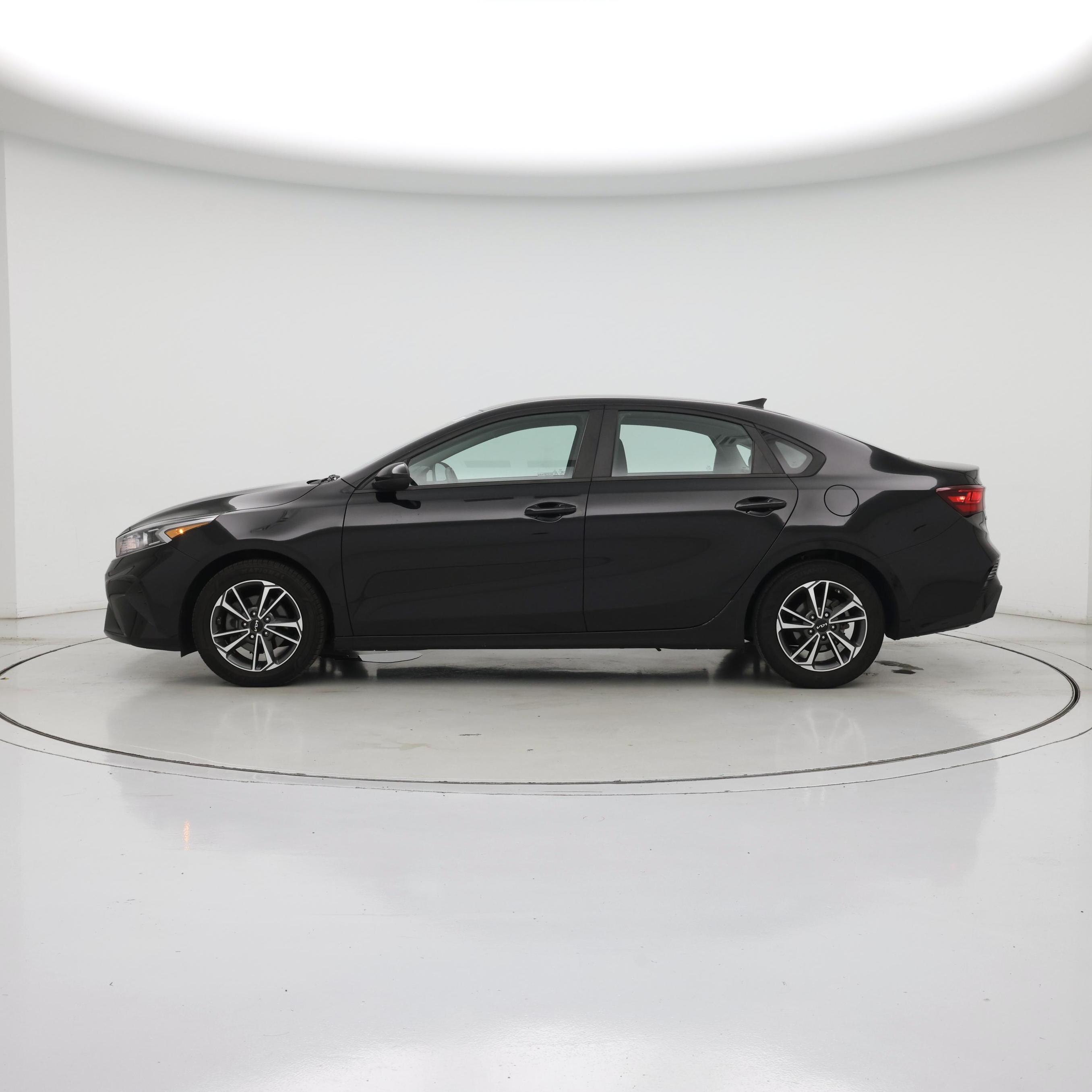 Thumbnail: 2022 Kia Forte - 3