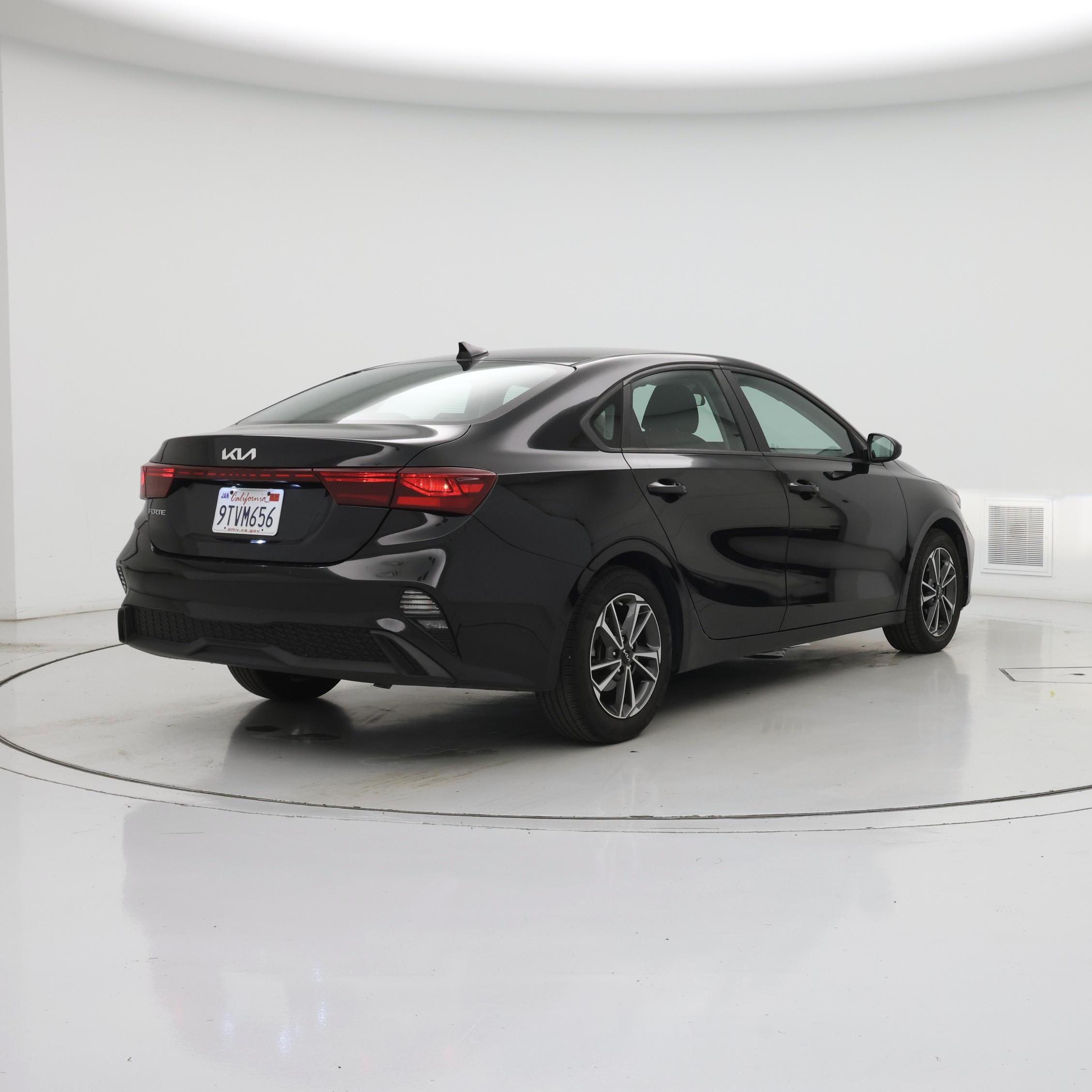 Thumbnail: 2022 Kia Forte - 8