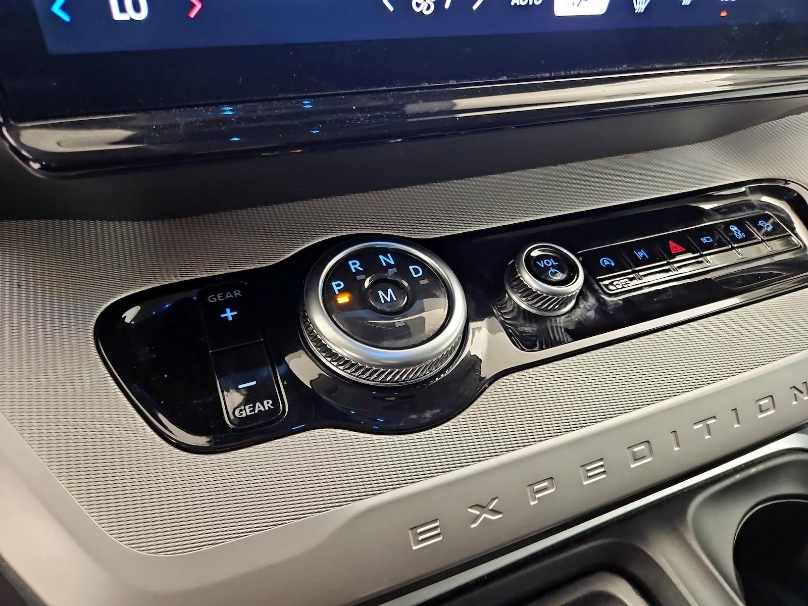 2025 Ford Expedition Active - Photo 16