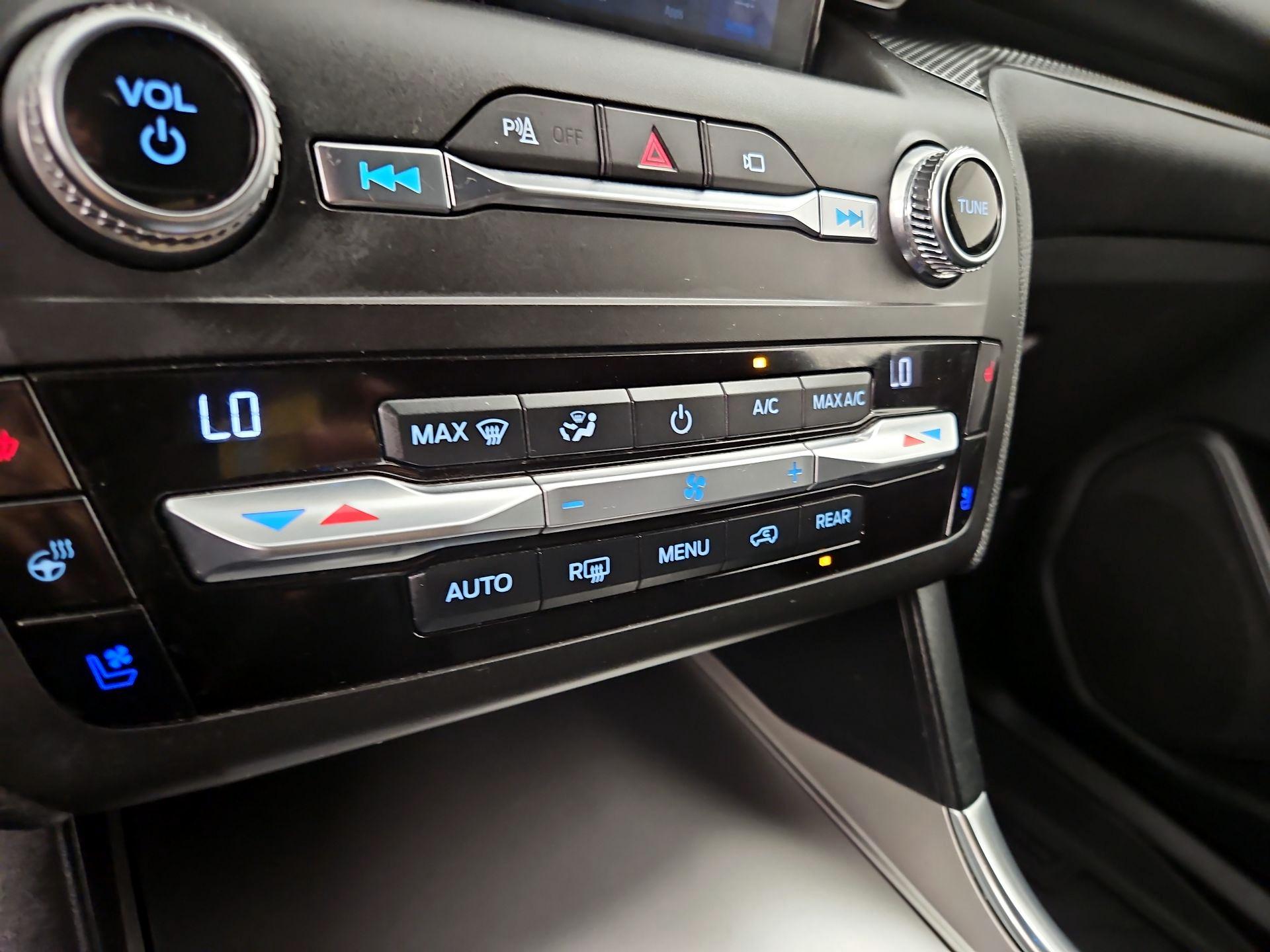Thumbnail: 2020 Ford Explorer - 16