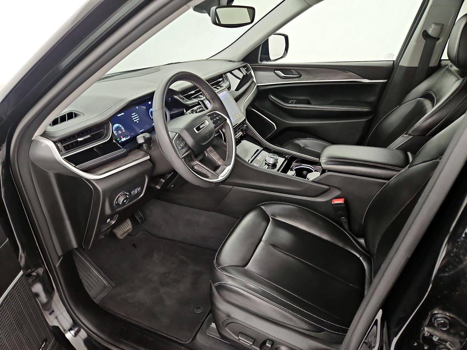 Thumbnail: 2023 Jeep Grand Cherokee - 11