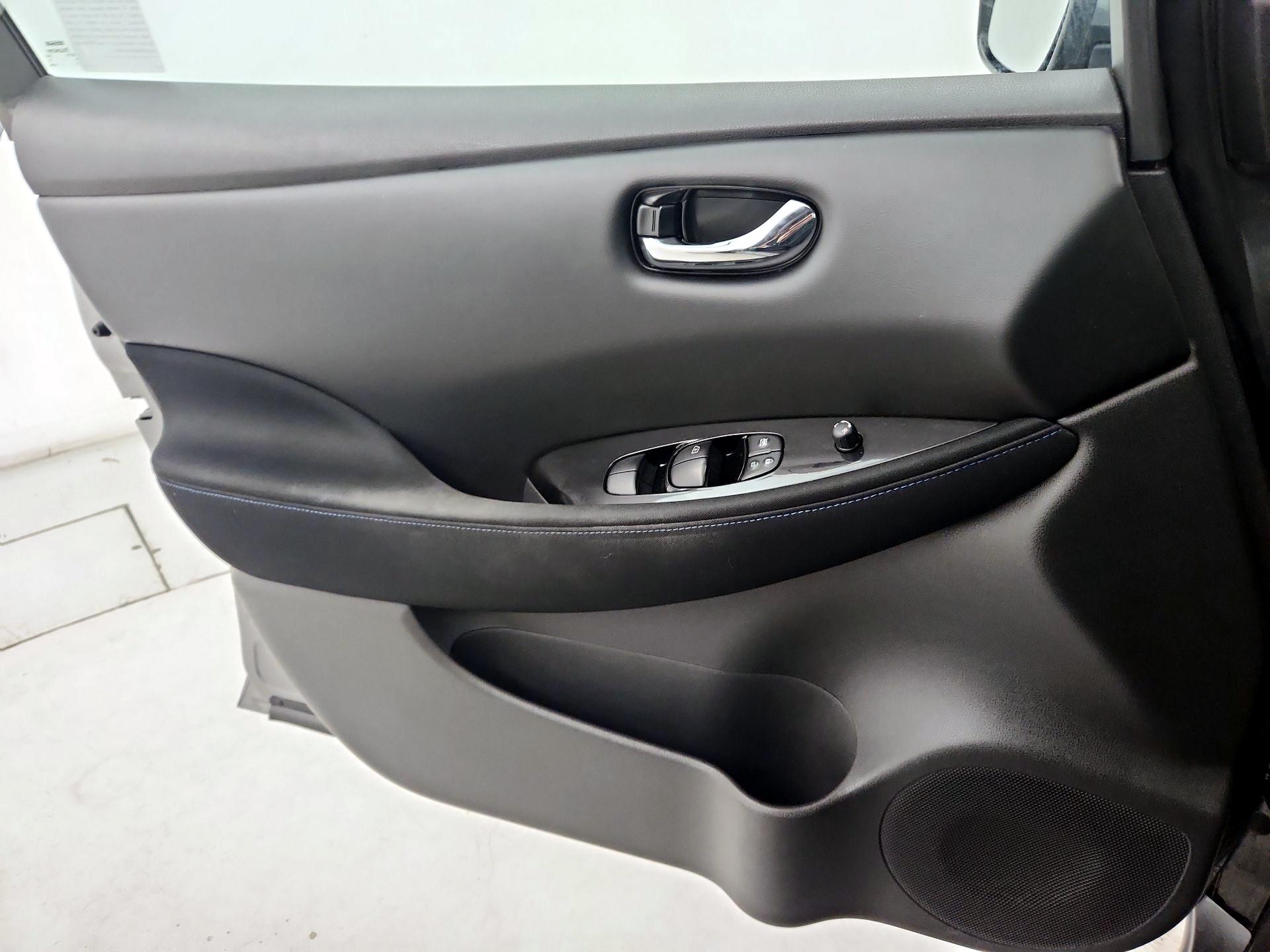 Thumbnail: 2021 Nissan Leaf - 12