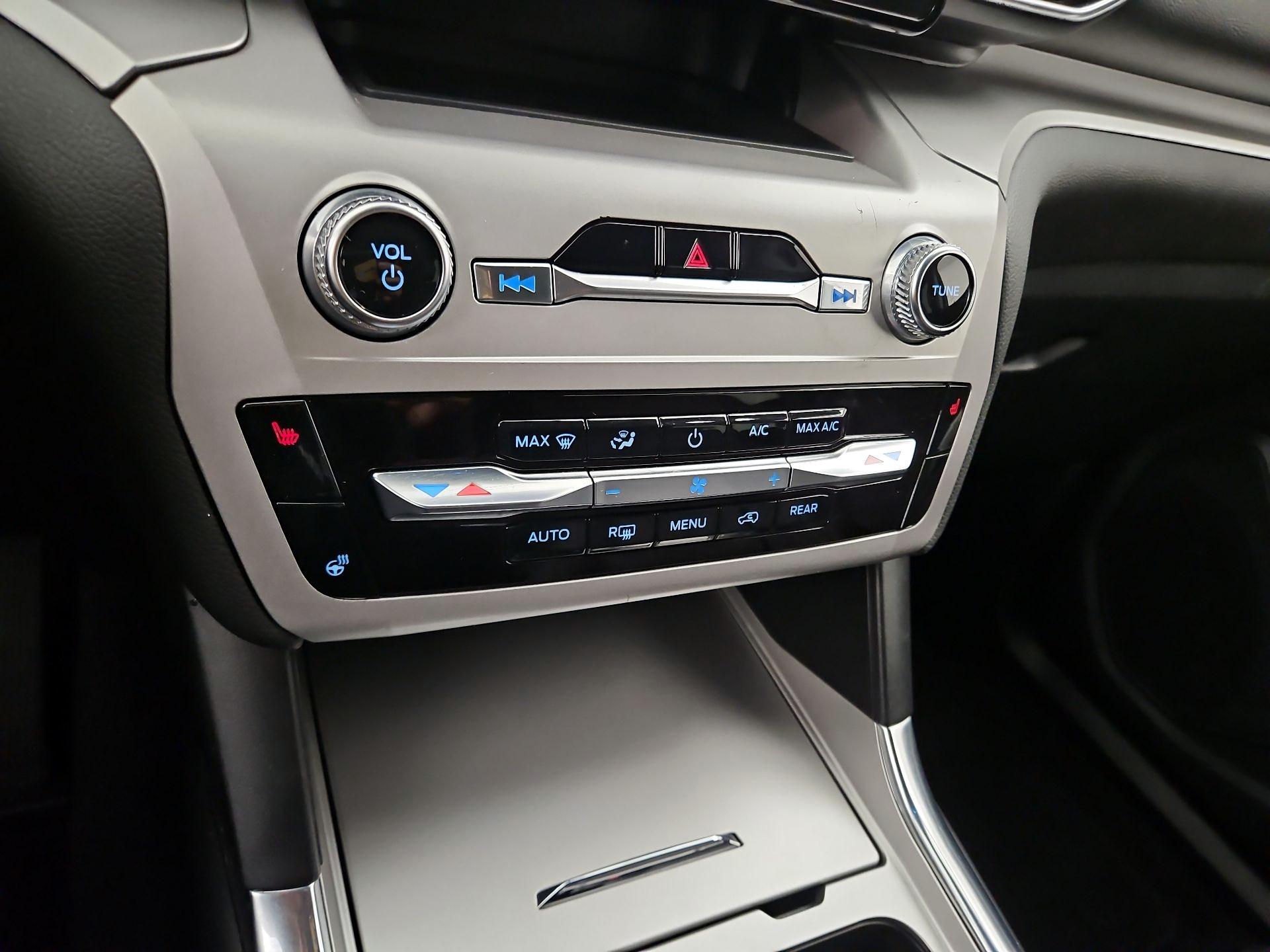Thumbnail: 2022 Ford Explorer - 16