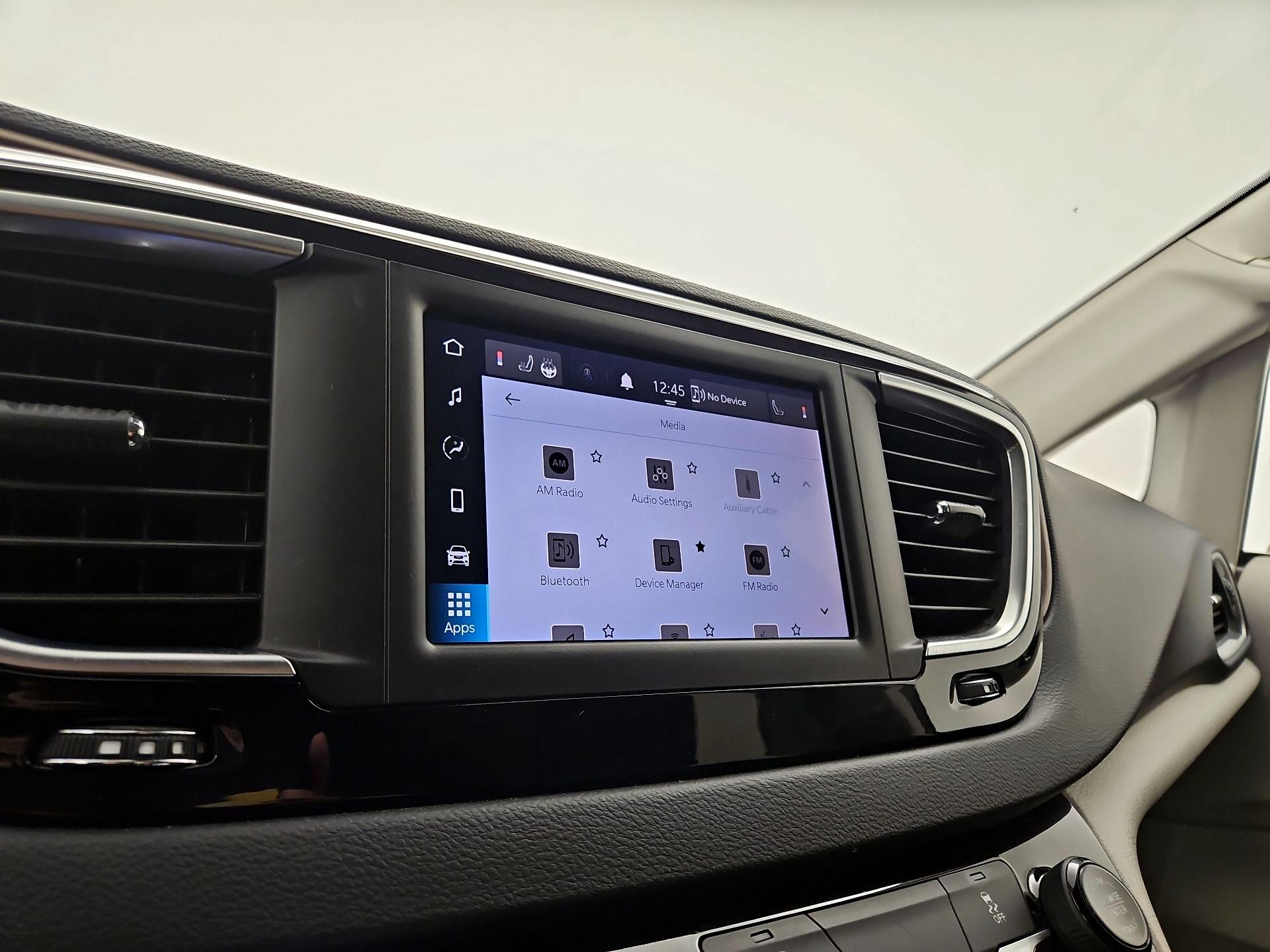 Thumbnail: 2023 Chrysler Voyager - 15