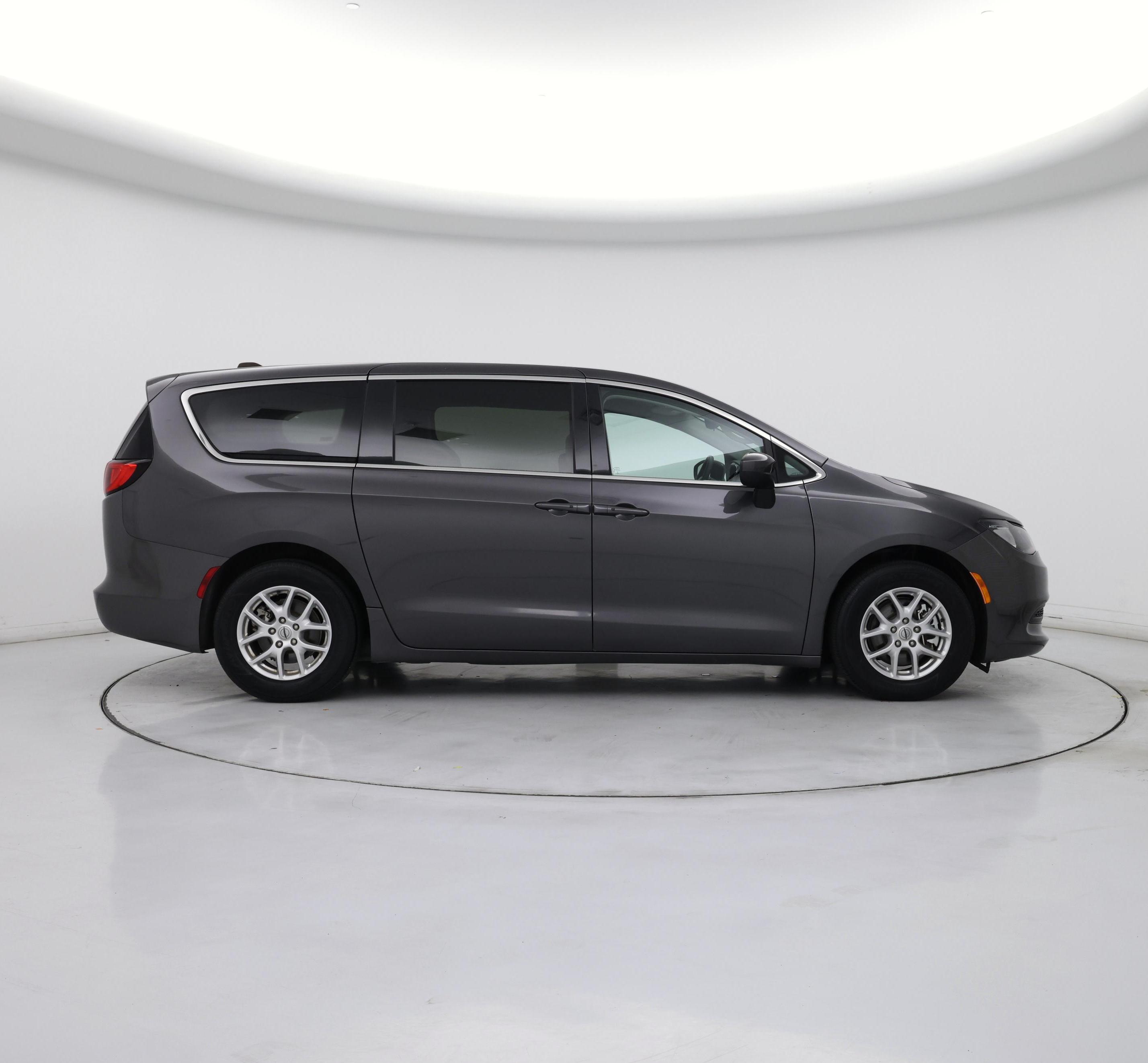 Thumbnail: 2023 Chrysler Voyager - 7
