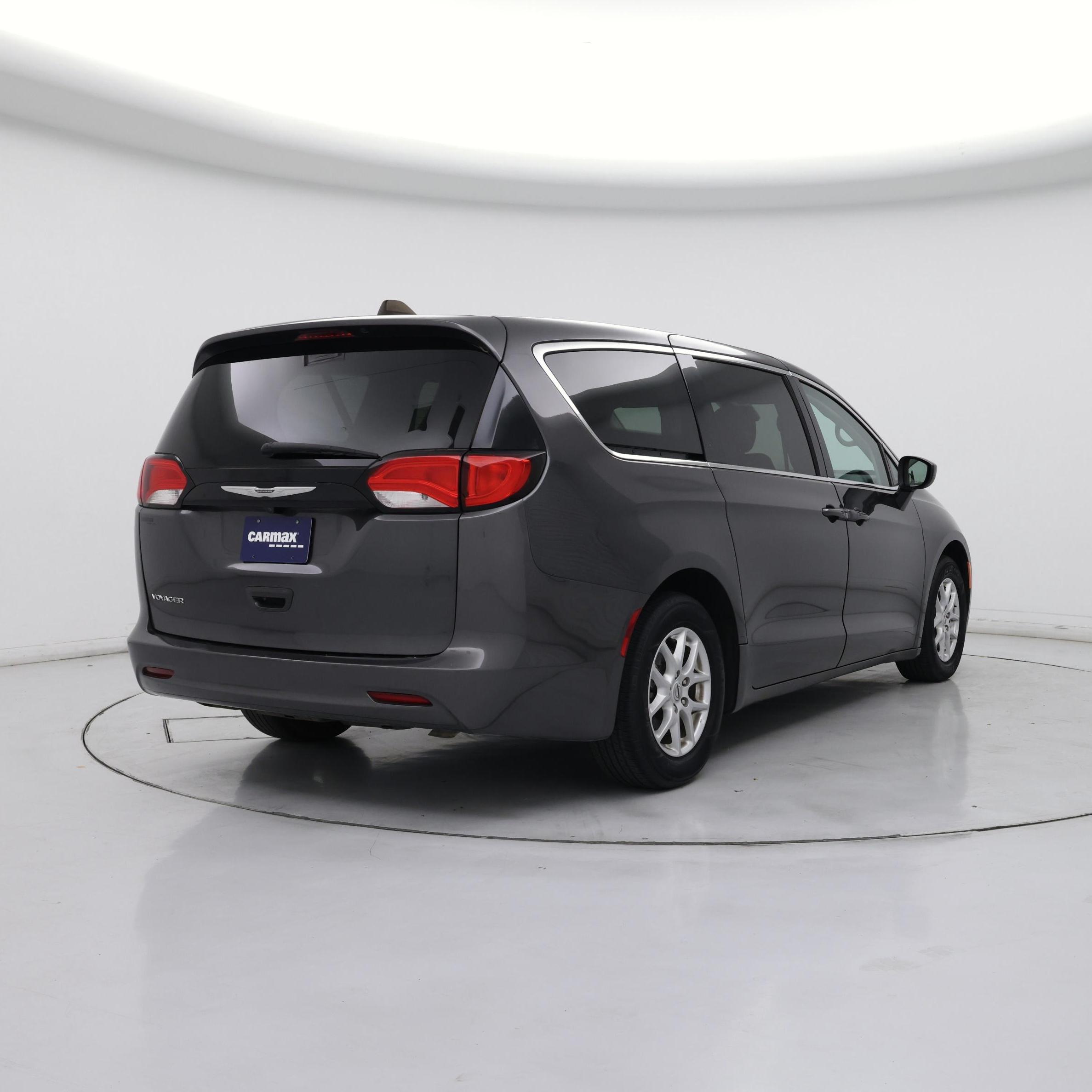 Thumbnail: 2023 Chrysler Voyager - 8
