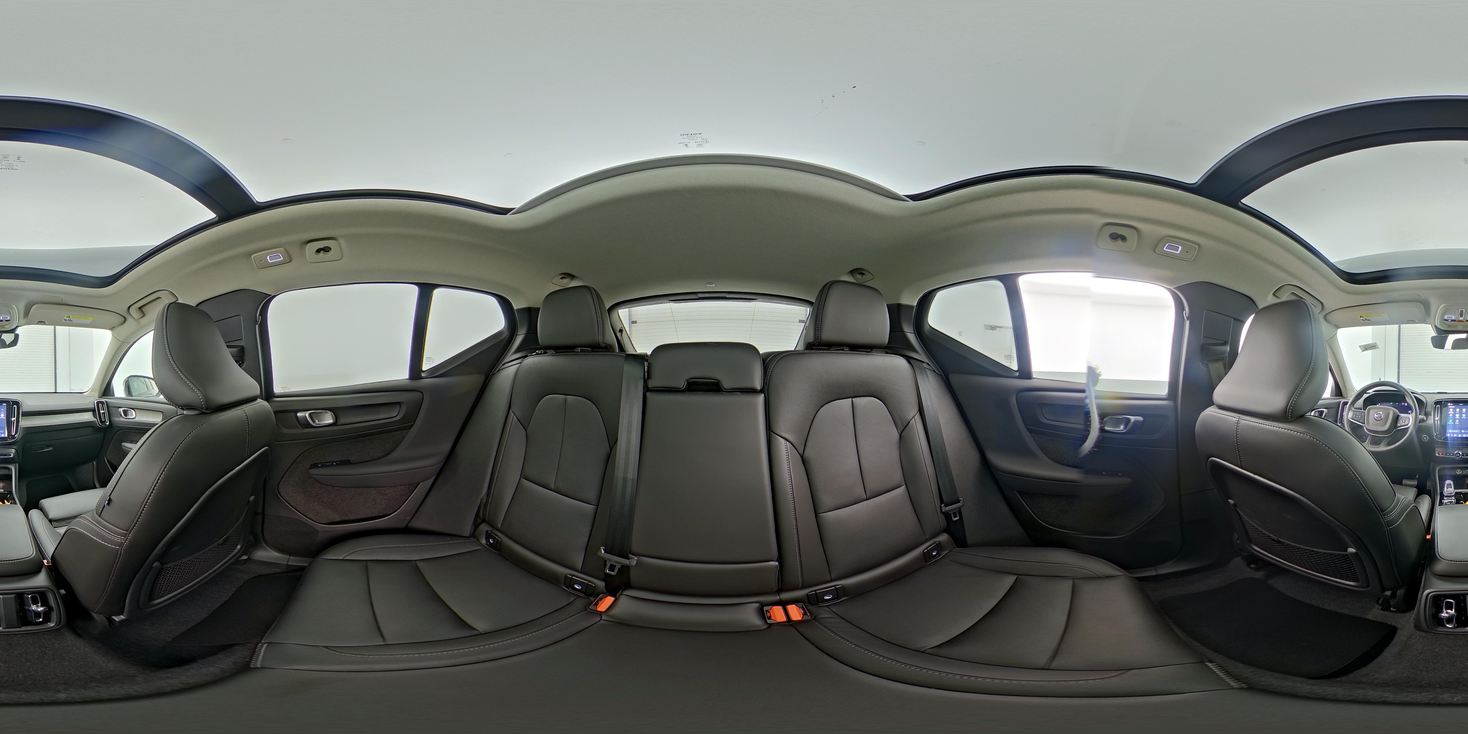 2025 Volvo XC40 Plus - Photo 26