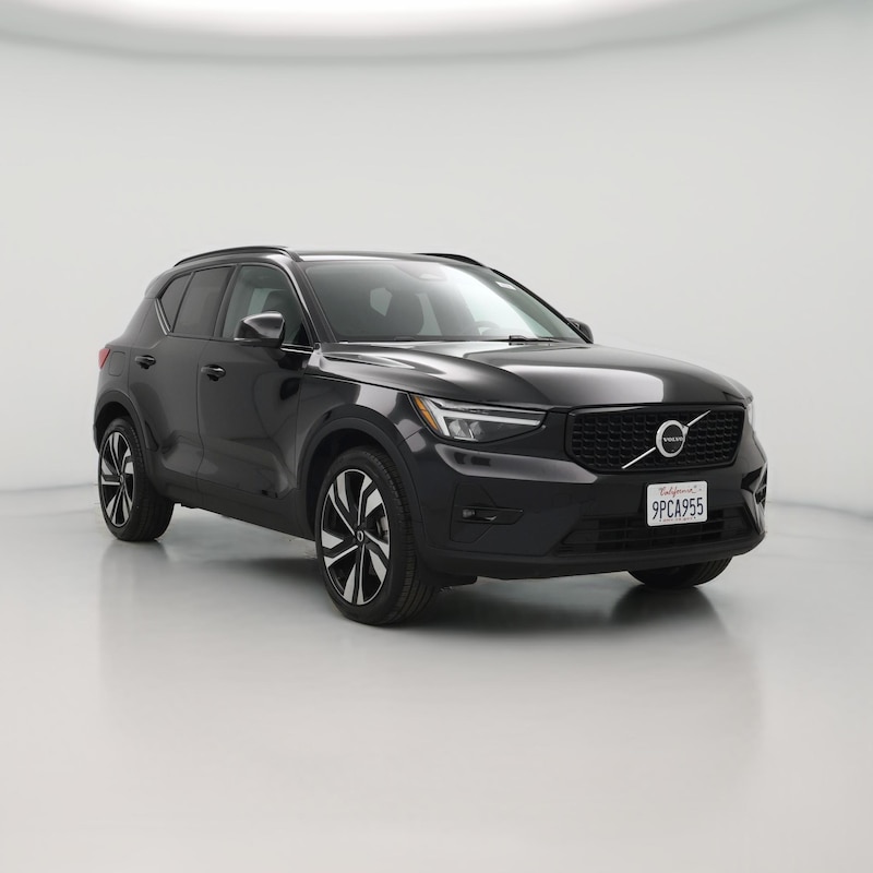 2025 Volvo XC40 B5 Plus Dark Theme