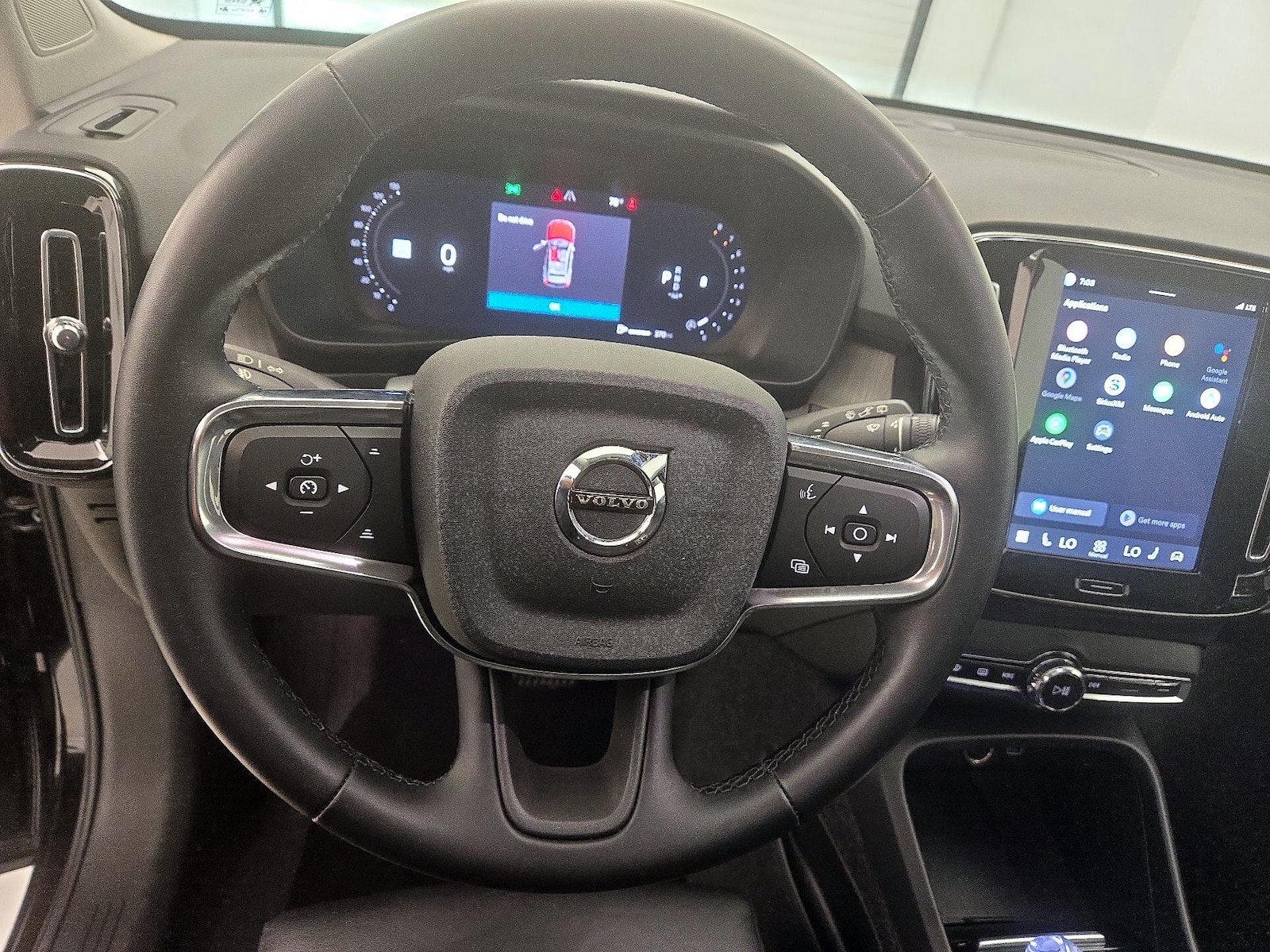 2025 Volvo XC40 Plus - Photo 11