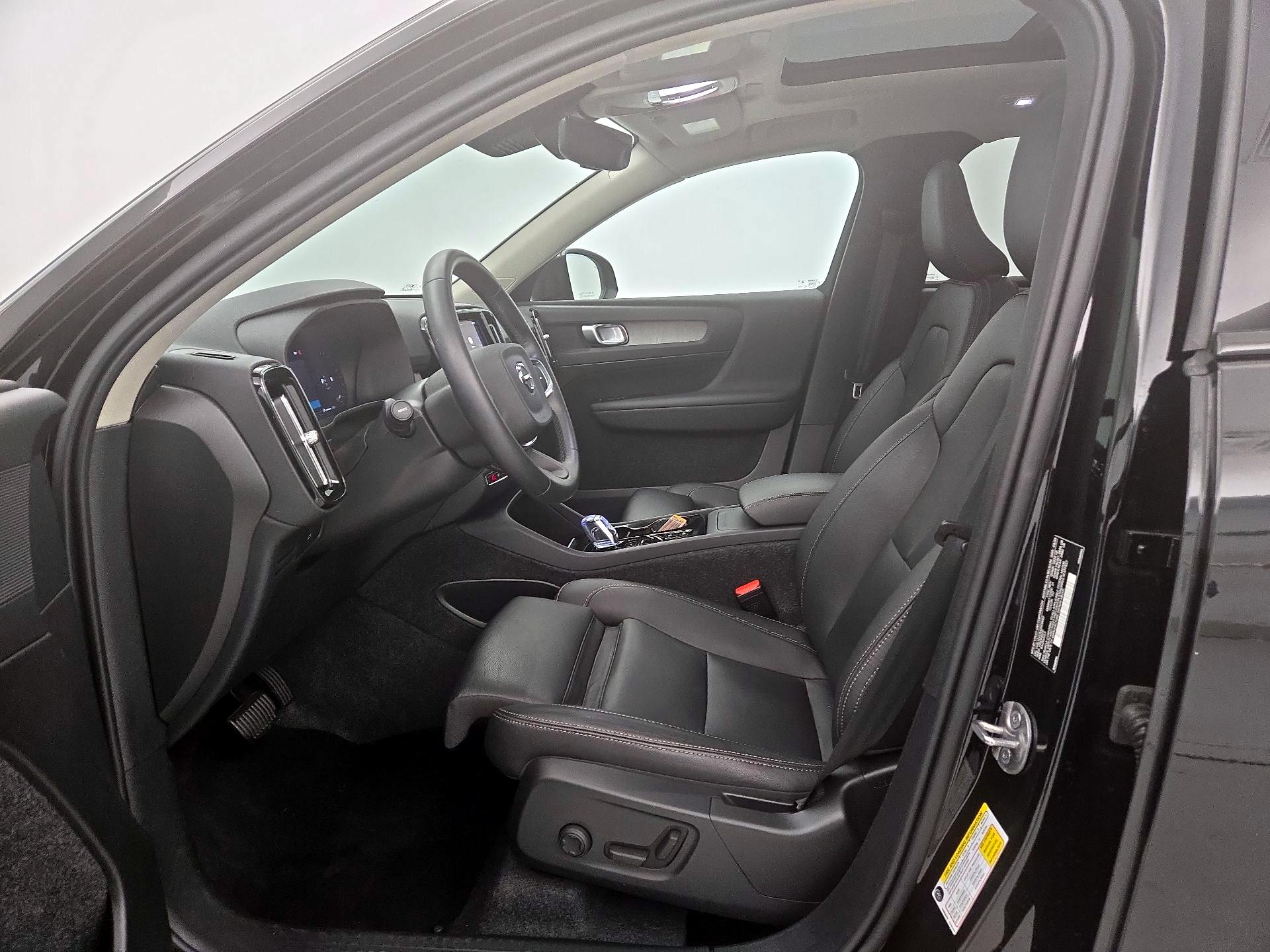 Thumbnail: 2025 Volvo XC40 - 11