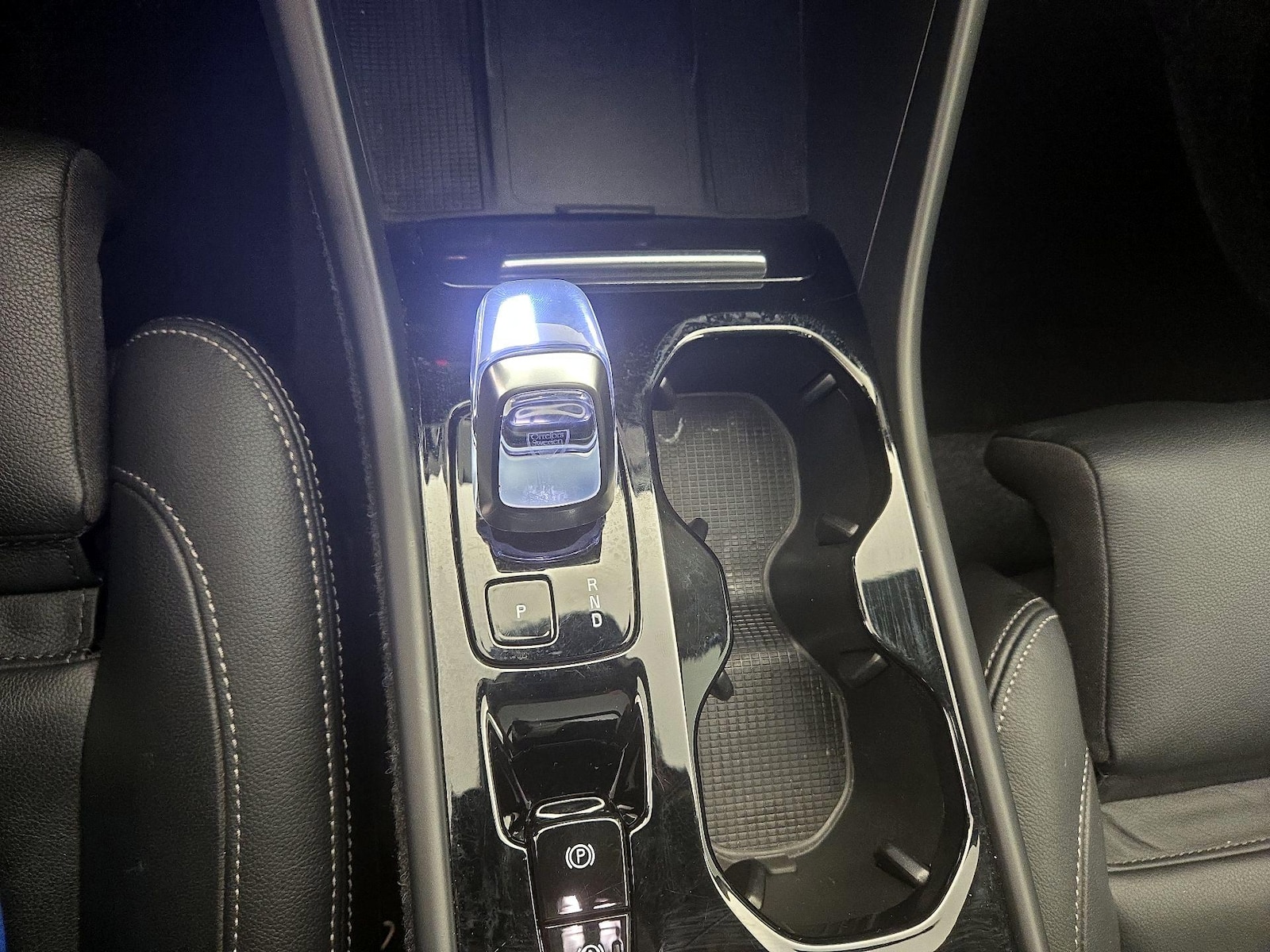 2025 Volvo XC40 Plus - Photo 18