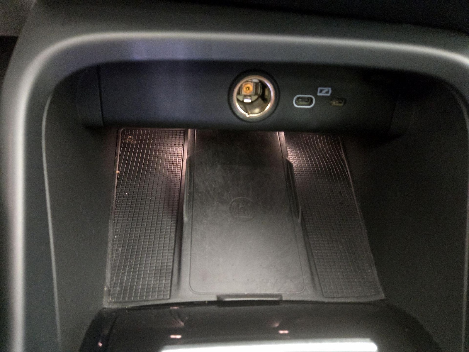 2025 Volvo XC40 Plus - Photo 19