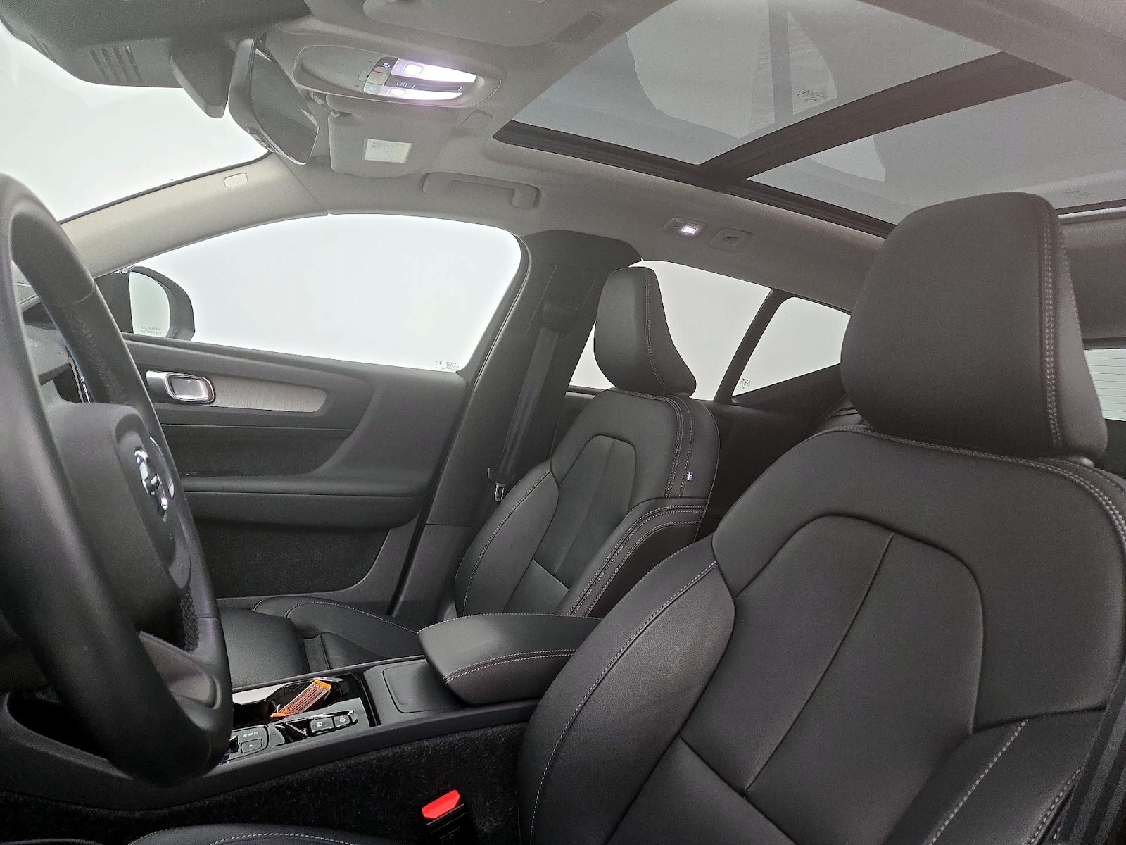 2025 Volvo XC40 Plus - Photo 20