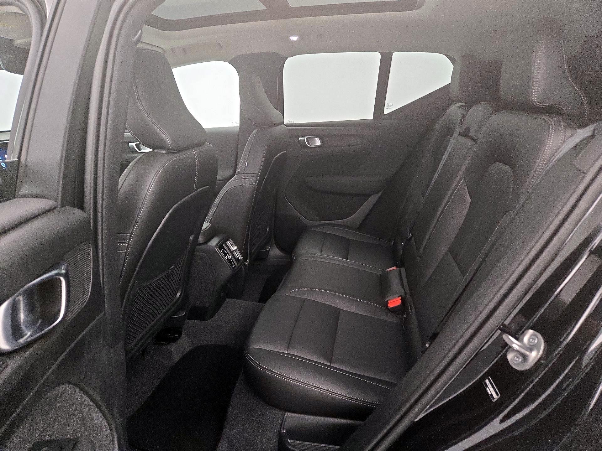 Thumbnail: 2025 Volvo XC40 - 20