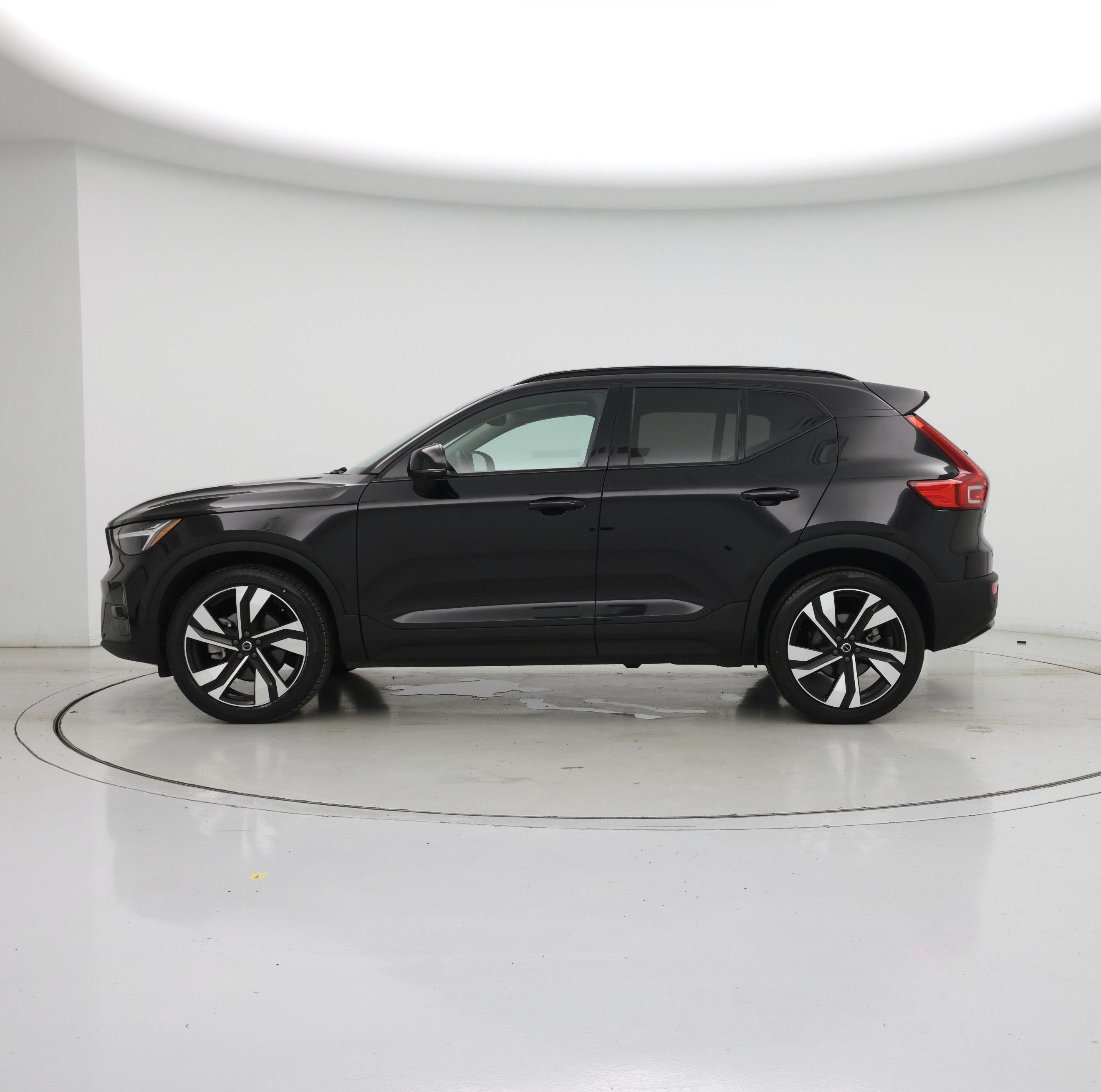Thumbnail: 2025 Volvo XC40 - 3