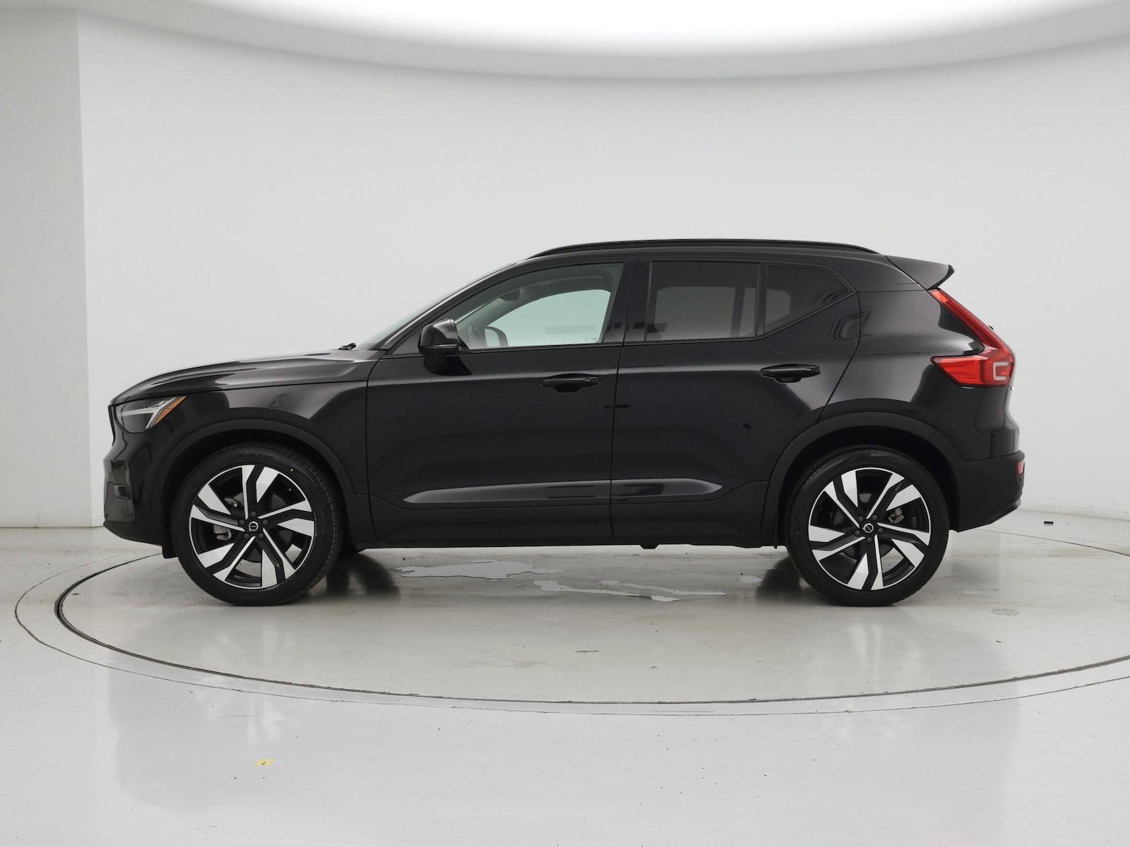 2025 Volvo XC40 Plus - Photo 4