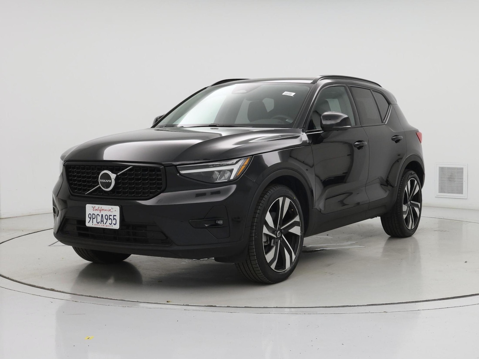 2025 Volvo XC40 Plus - Photo 5