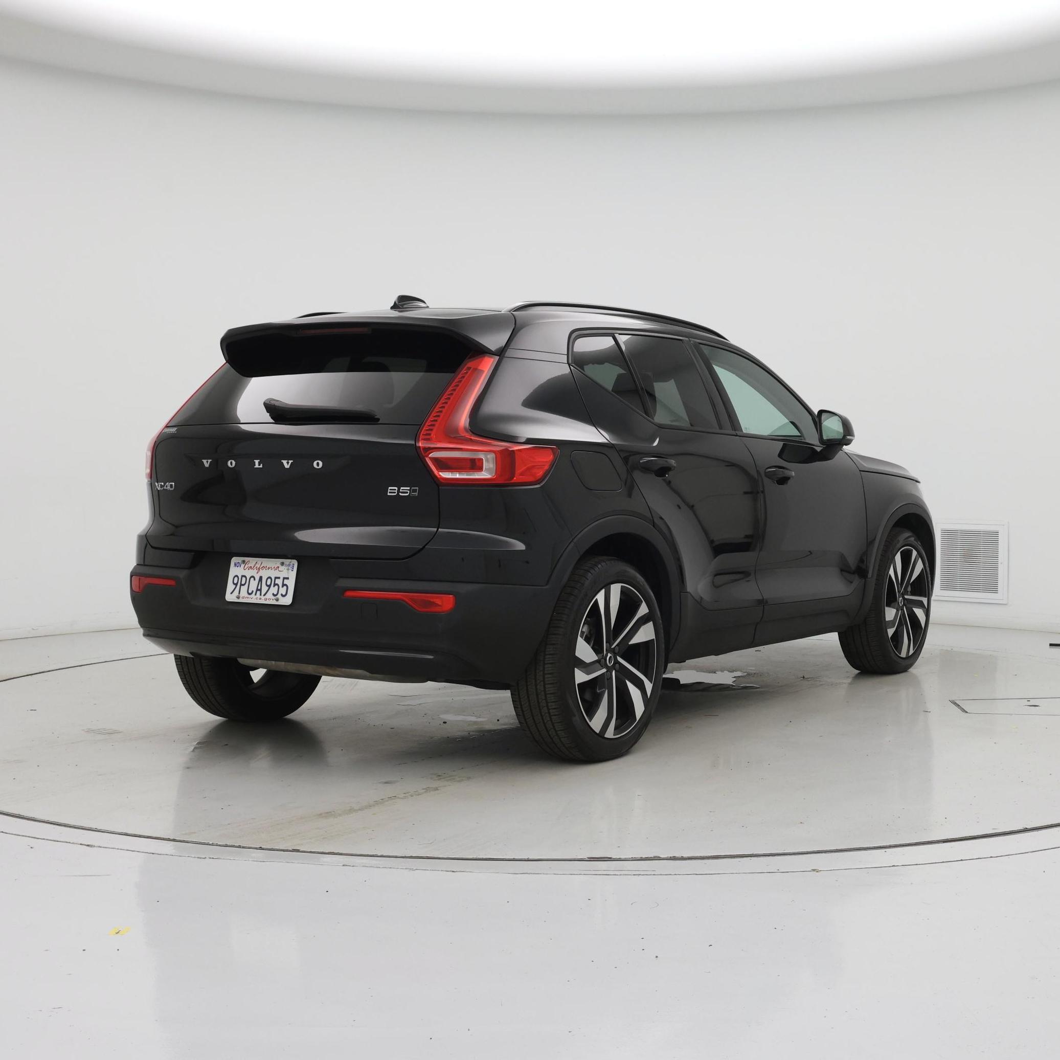 Thumbnail: 2025 Volvo XC40 - 8