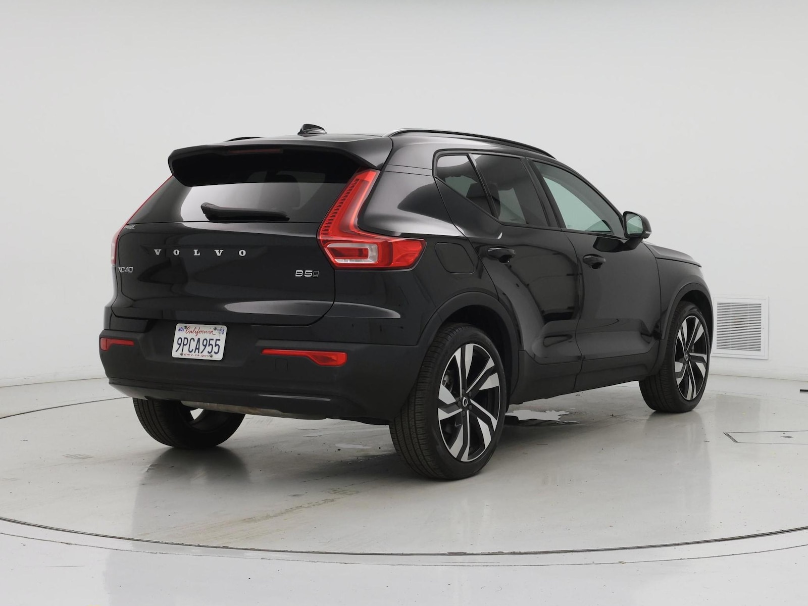 2025 Volvo XC40 Plus - Photo 9