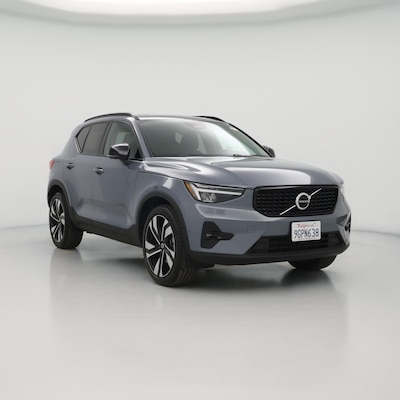 2023 Volvo XC40 B5 Plus Dark Theme