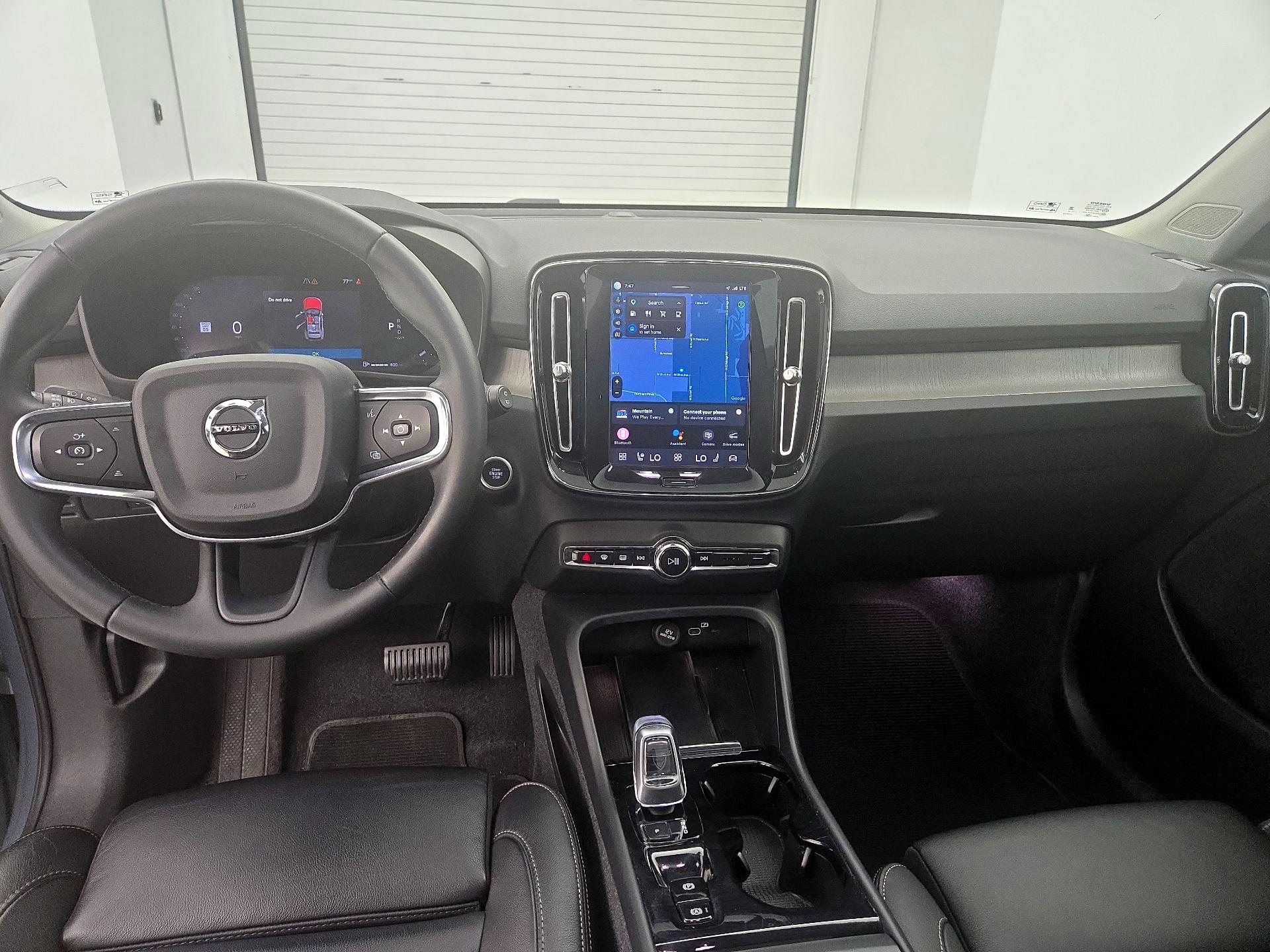 Thumbnail: 2023 Volvo XC40 - 9
