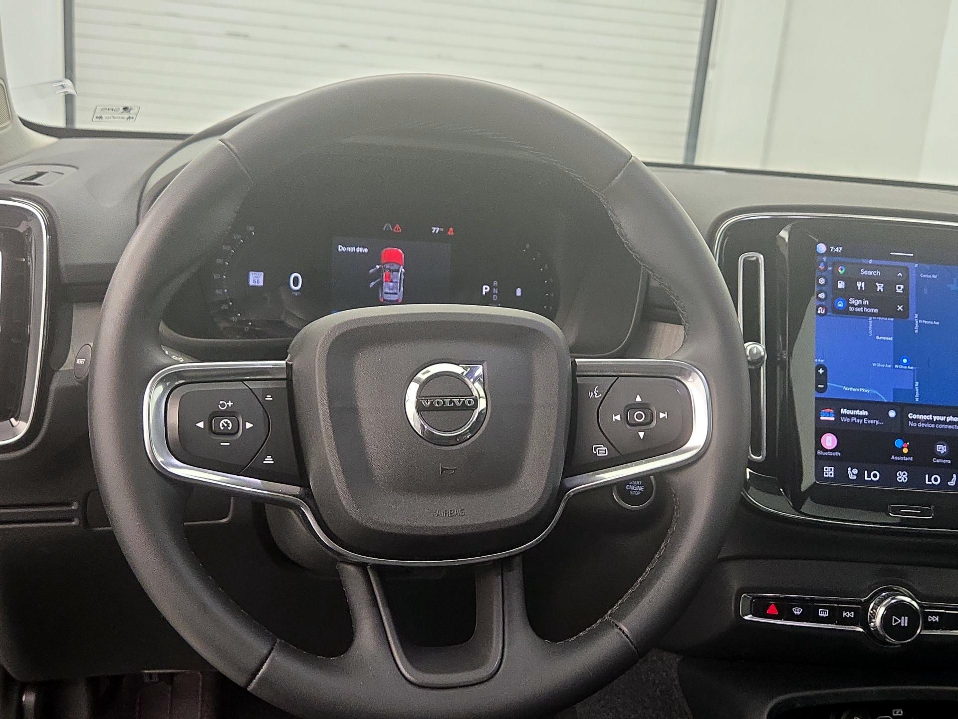 Thumbnail: 2023 Volvo XC40 - 10