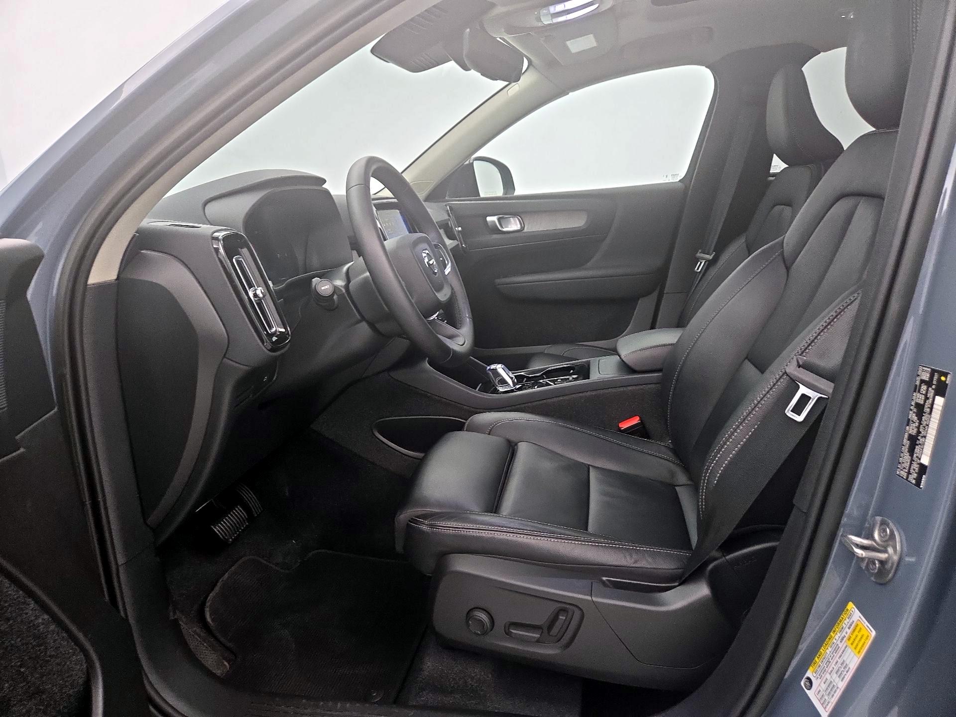 Thumbnail: 2023 Volvo XC40 - 11