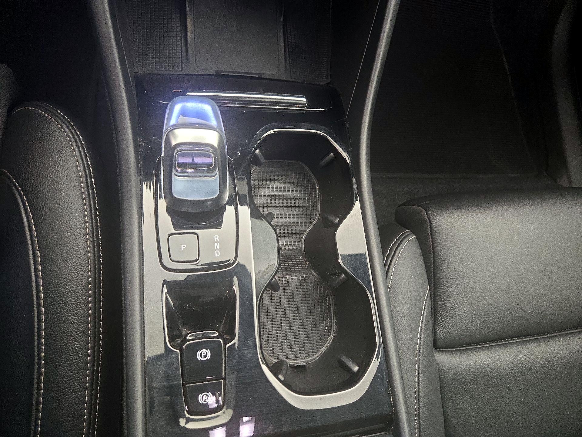 Thumbnail: 2023 Volvo XC40 - 18