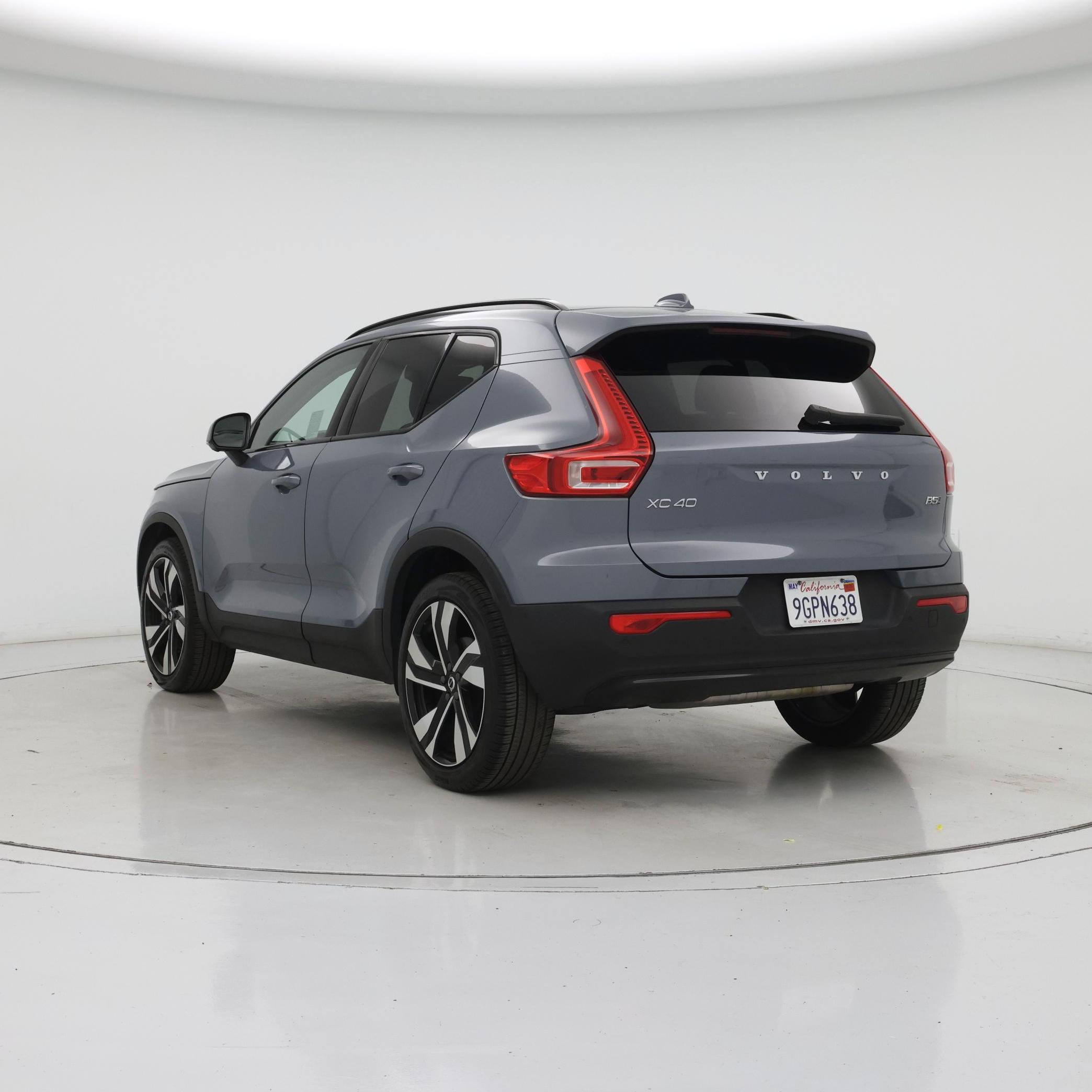 Thumbnail: 2023 Volvo XC40 - 2