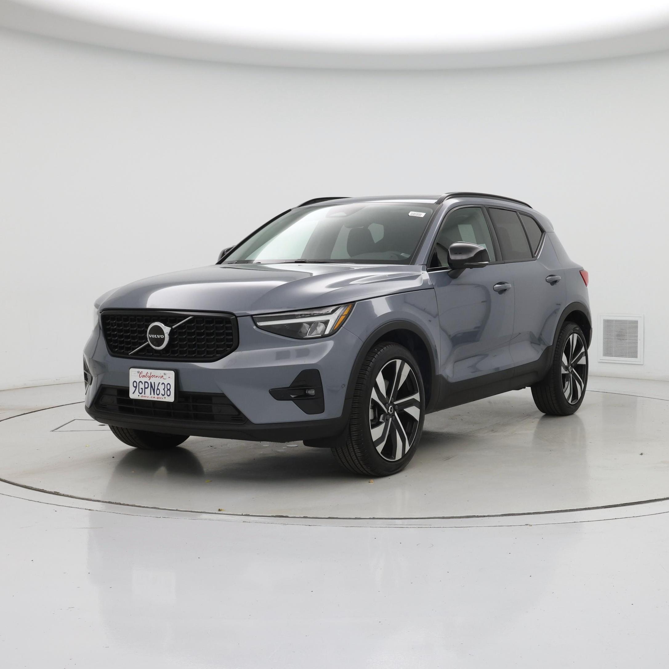 Thumbnail: 2023 Volvo XC40 - 4