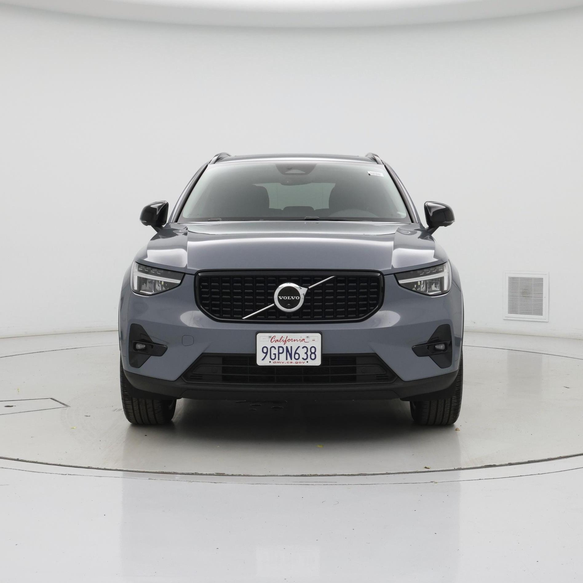 Thumbnail: 2023 Volvo XC40 - 5