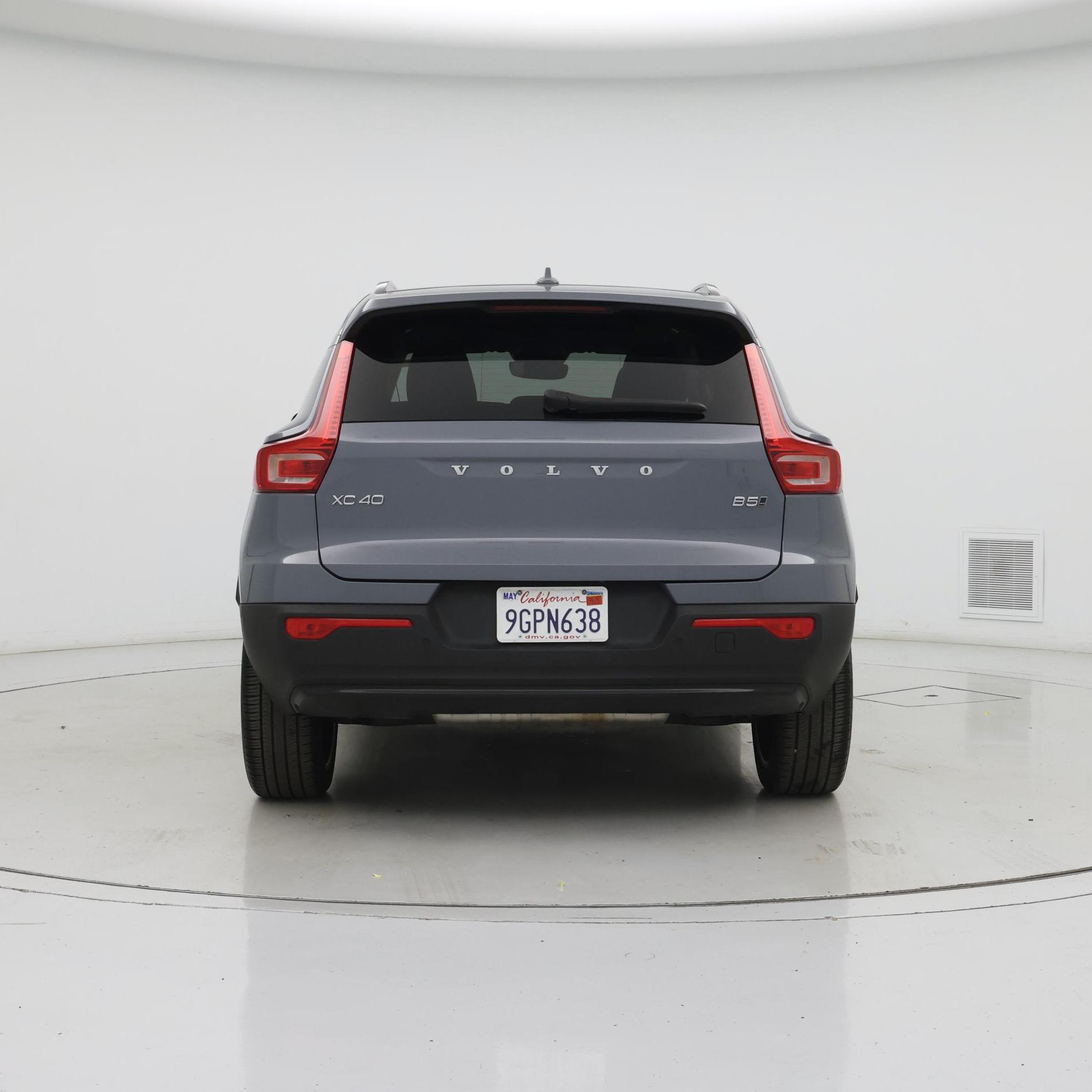 Thumbnail: 2023 Volvo XC40 - 6