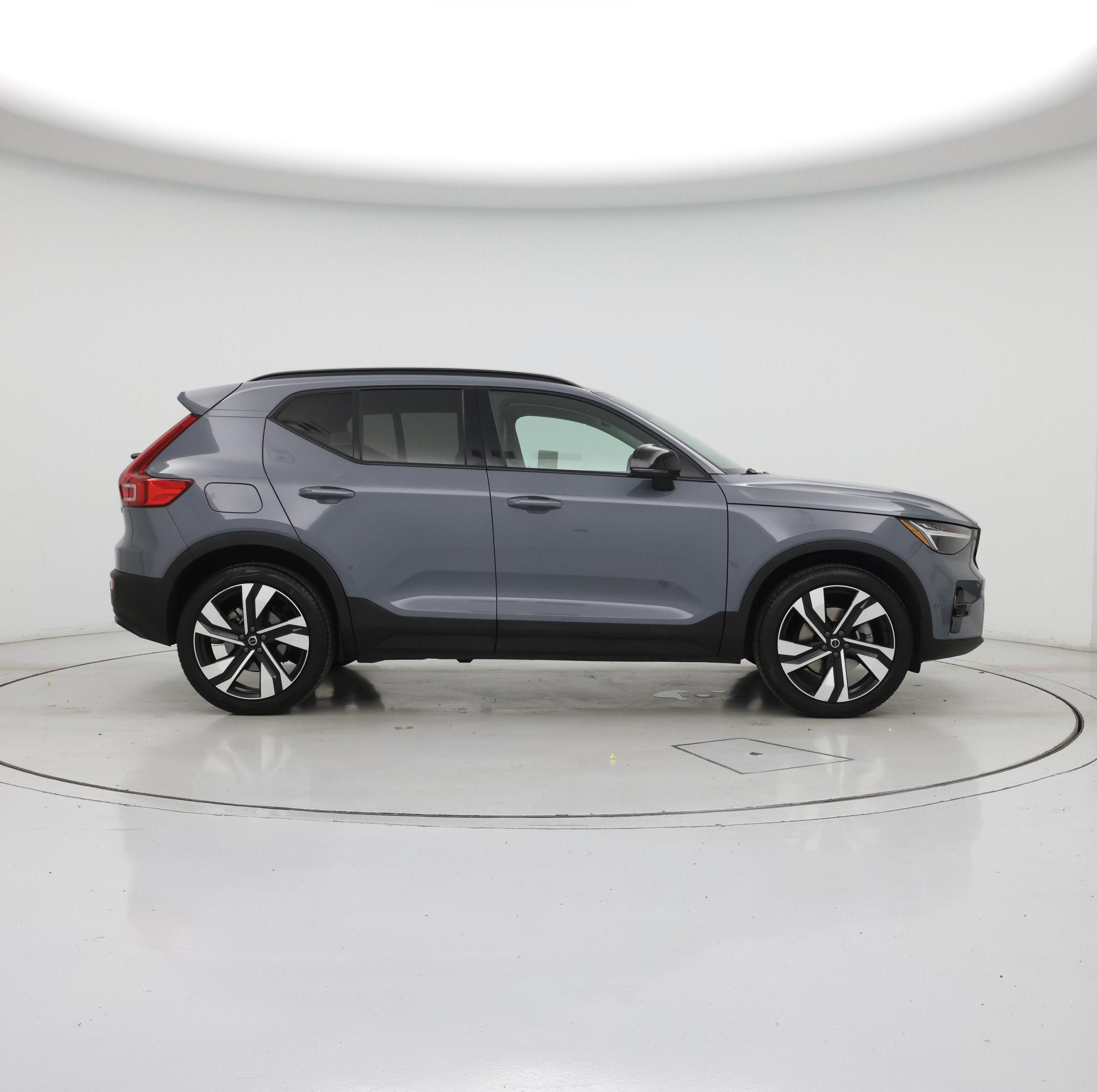 Thumbnail: 2023 Volvo XC40 - 7