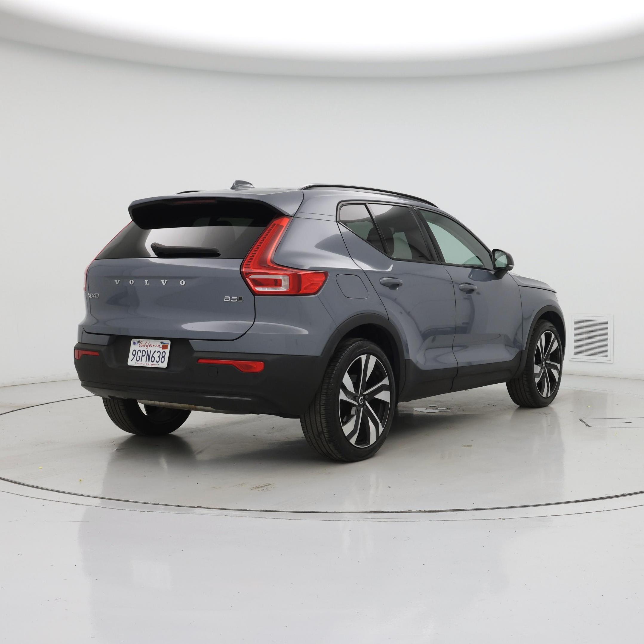Thumbnail: 2023 Volvo XC40 - 8