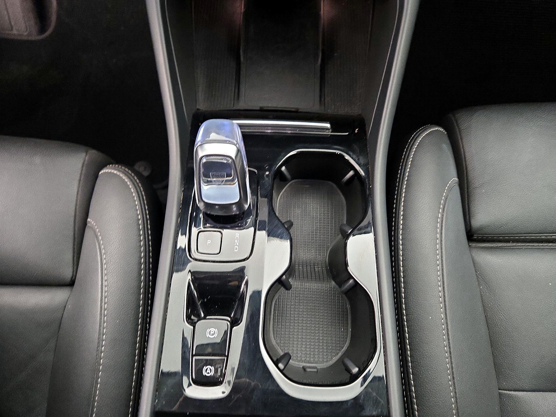 Thumbnail: 2025 Volvo XC40 - 17