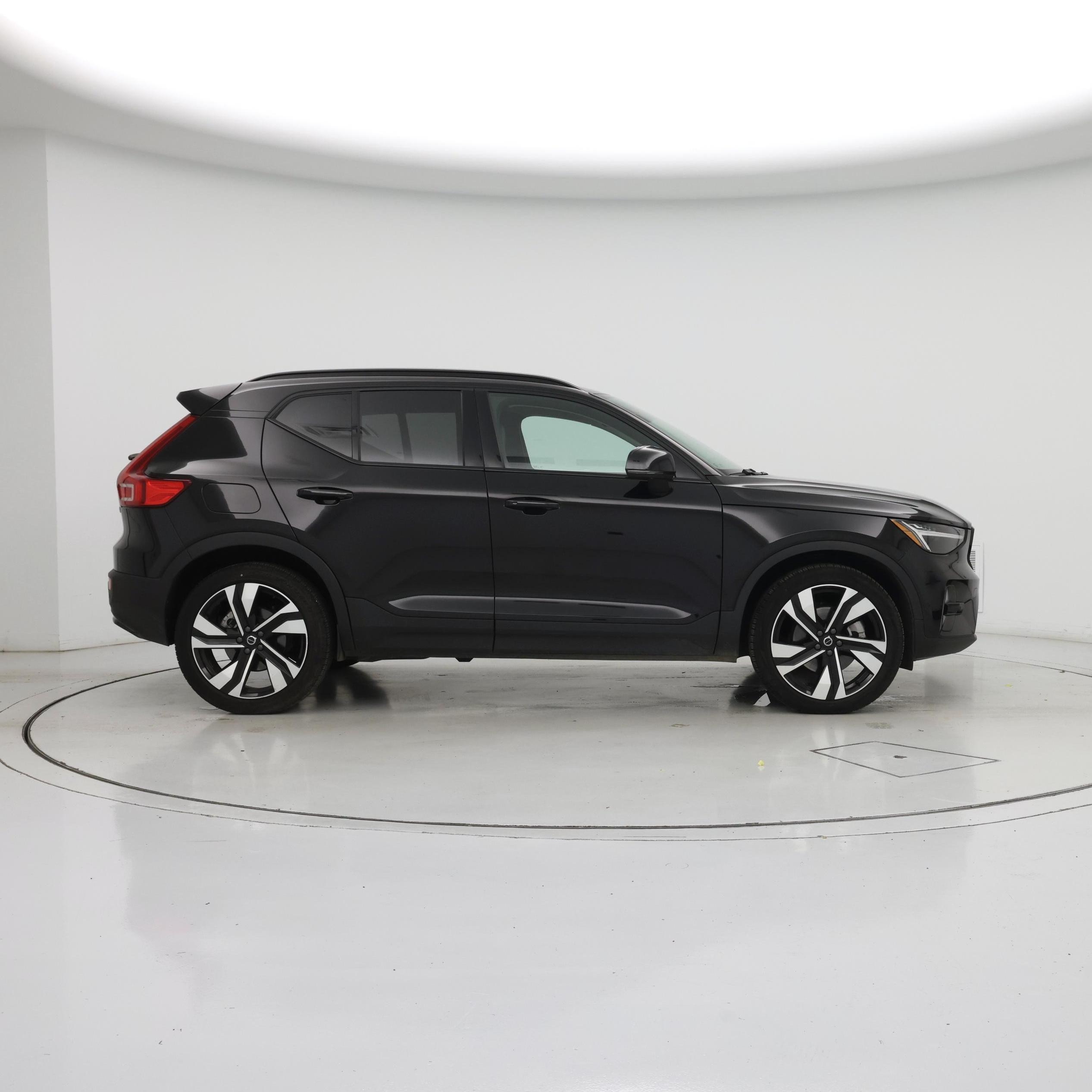 Thumbnail: 2025 Volvo XC40 - 7