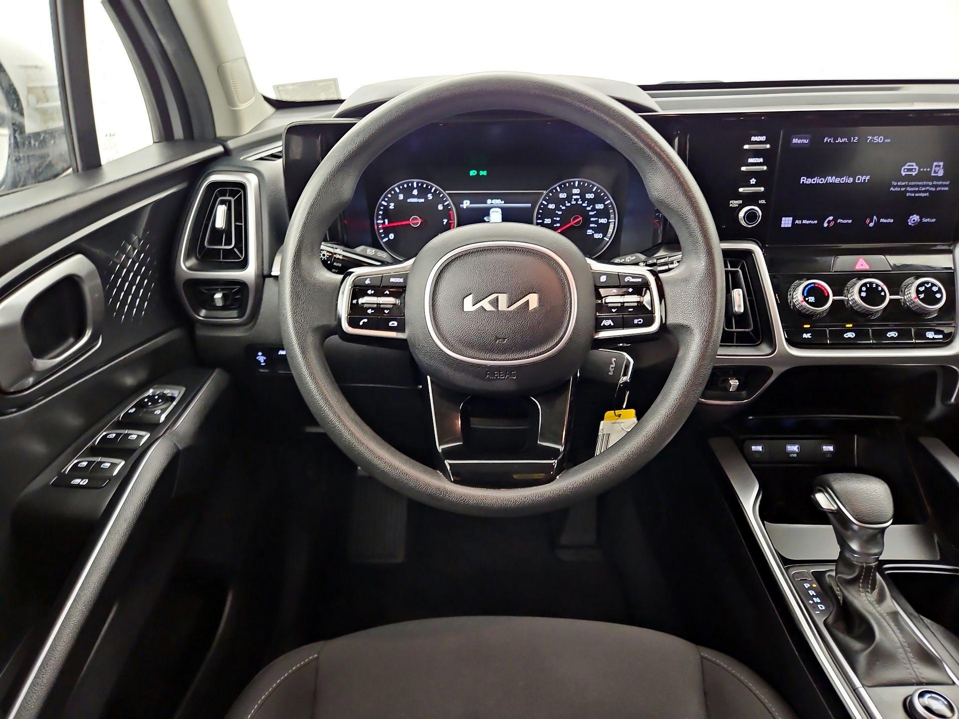 Thumbnail: 2023 Kia Sorento - 10
