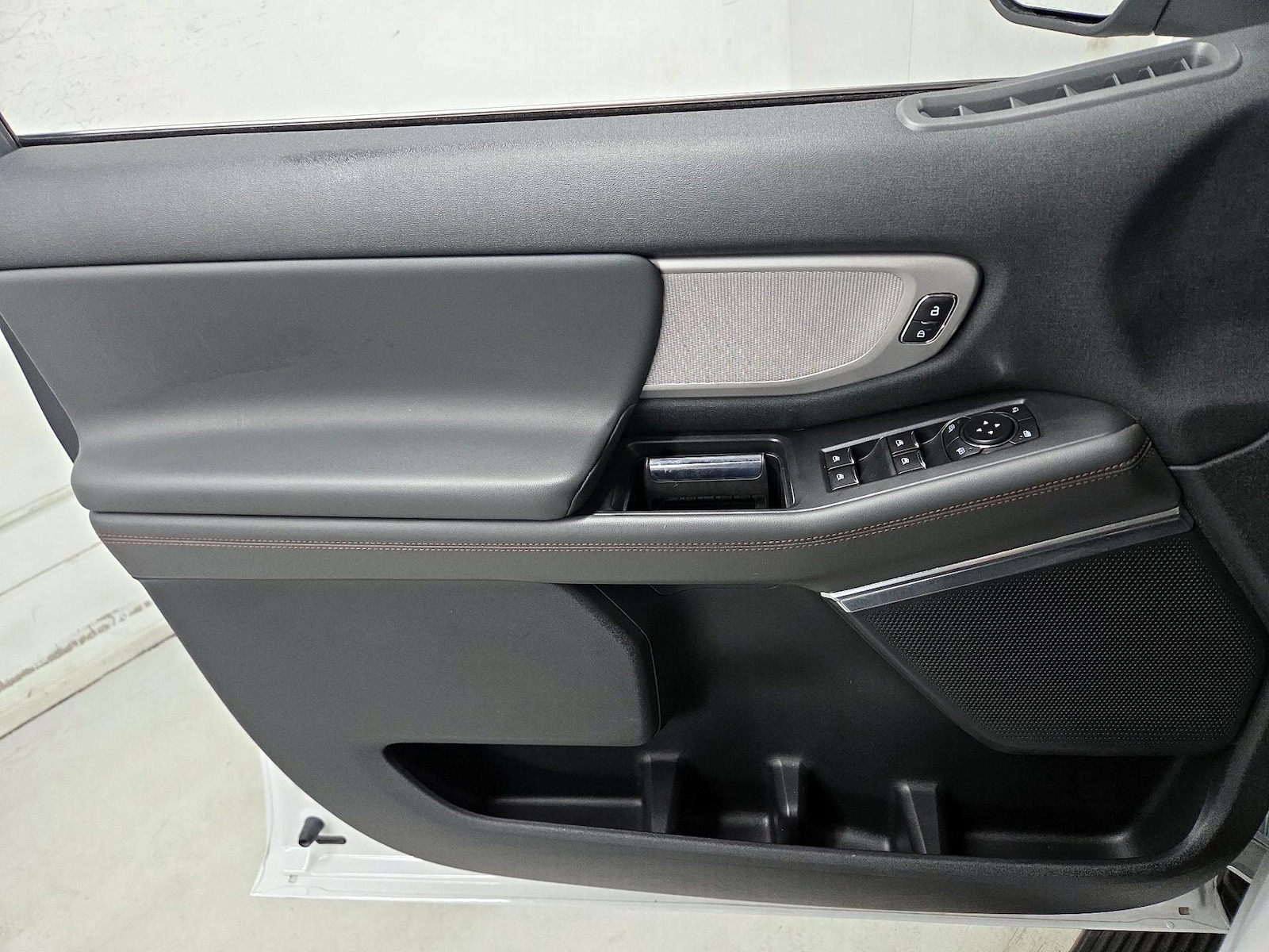 2025 Ford Expedition Active - Photo 13