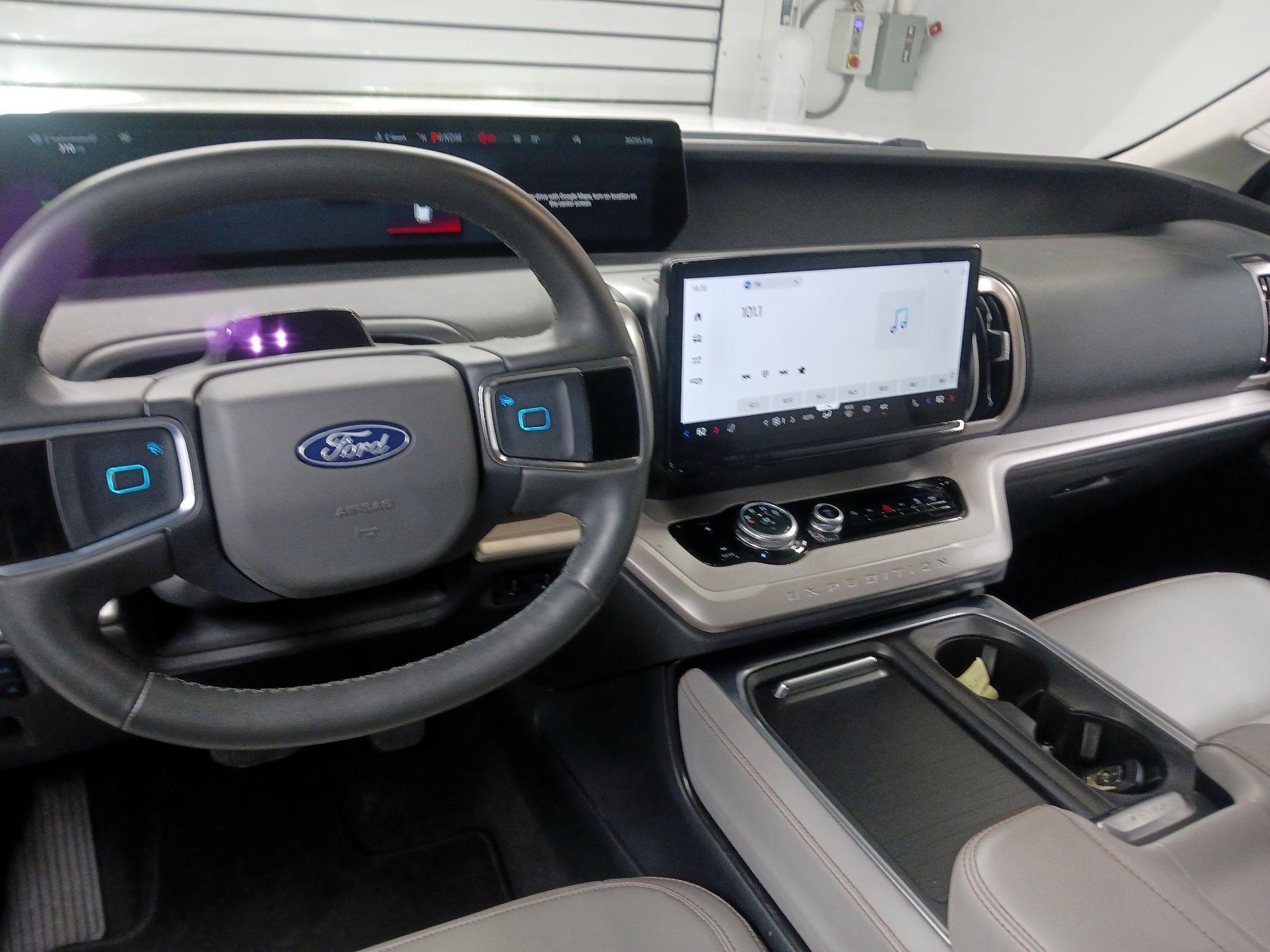 Thumbnail: 2025 Ford Expedition - 9