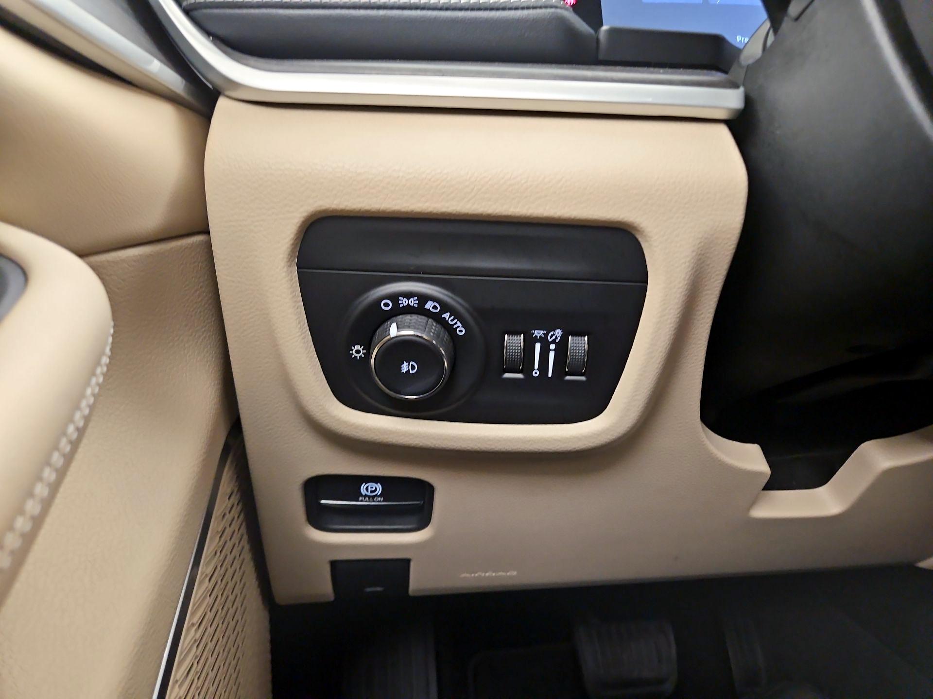 Thumbnail: 2023 Jeep Grand Cherokee - 13
